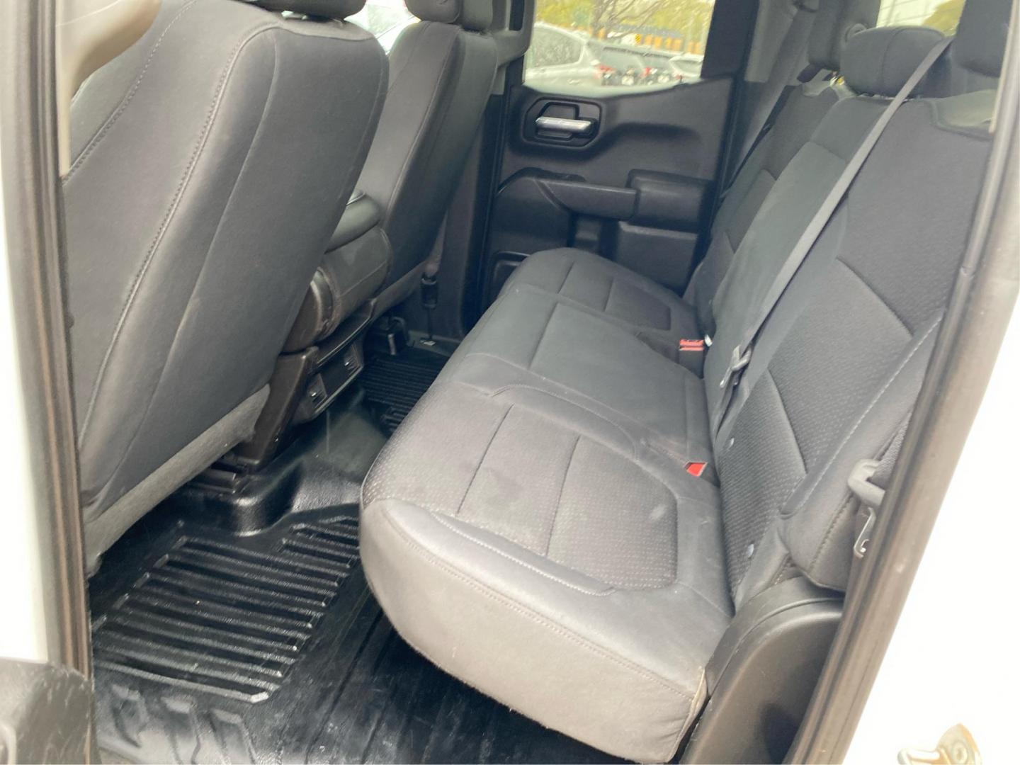 2019 WHITE GMC SIERRA EX-CAB SLT (1GTR9AEF0KZ) with an 5.3L engine, Automatic transmission, located at 908 SE 14th Street, Des Moines, IA, 50317, (515) 281-0330, 41.580303, -93.597046 - Photo#9