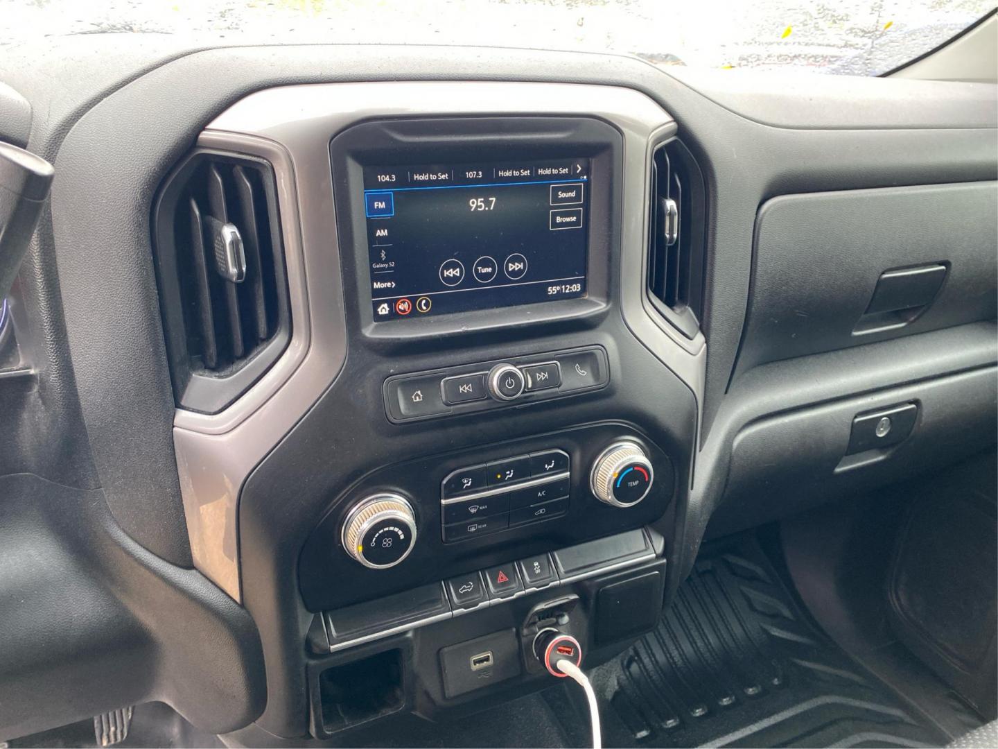 2019 WHITE GMC SIERRA EX-CAB SLT (1GTR9AEF0KZ) with an 5.3L engine, Automatic transmission, located at 908 SE 14th Street, Des Moines, IA, 50317, (515) 281-0330, 41.580303, -93.597046 - Photo#12