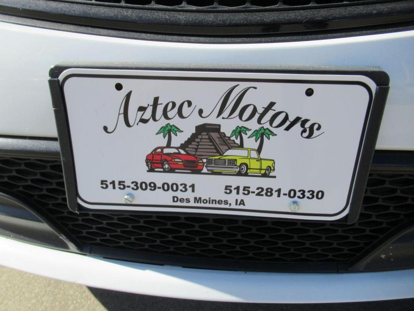2015 WHITE CHRYSLER 200 S (1C3CCCBB4FN) with an 2.4L engine, Automatic transmission, located at 908 SE 14th Street, Des Moines, IA, 50317, (515) 281-0330, 41.580303, -93.597046 - Photo#8