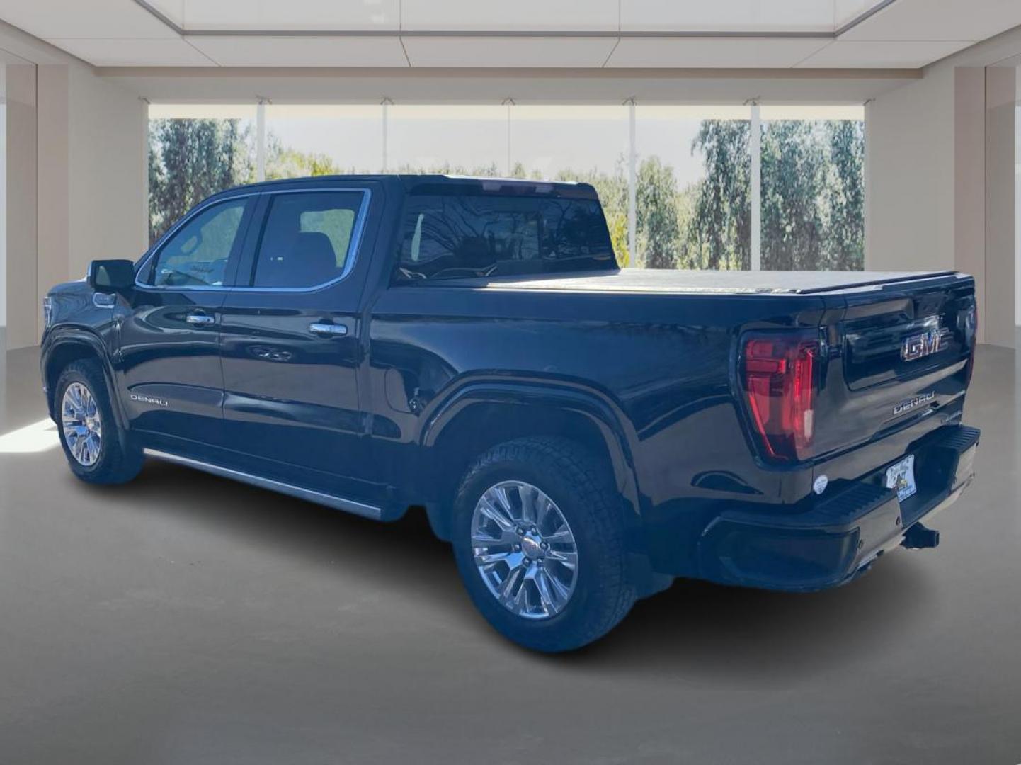 2023 BLACK GMC SIERRA 1500 DENALI (3GTUUGED2PG) with an 5.3L engine, Automatic transmission, located at 908 SE 14th Street, Des Moines, IA, 50317, (515) 281-0330, 41.580303, -93.597046 - Photo#4