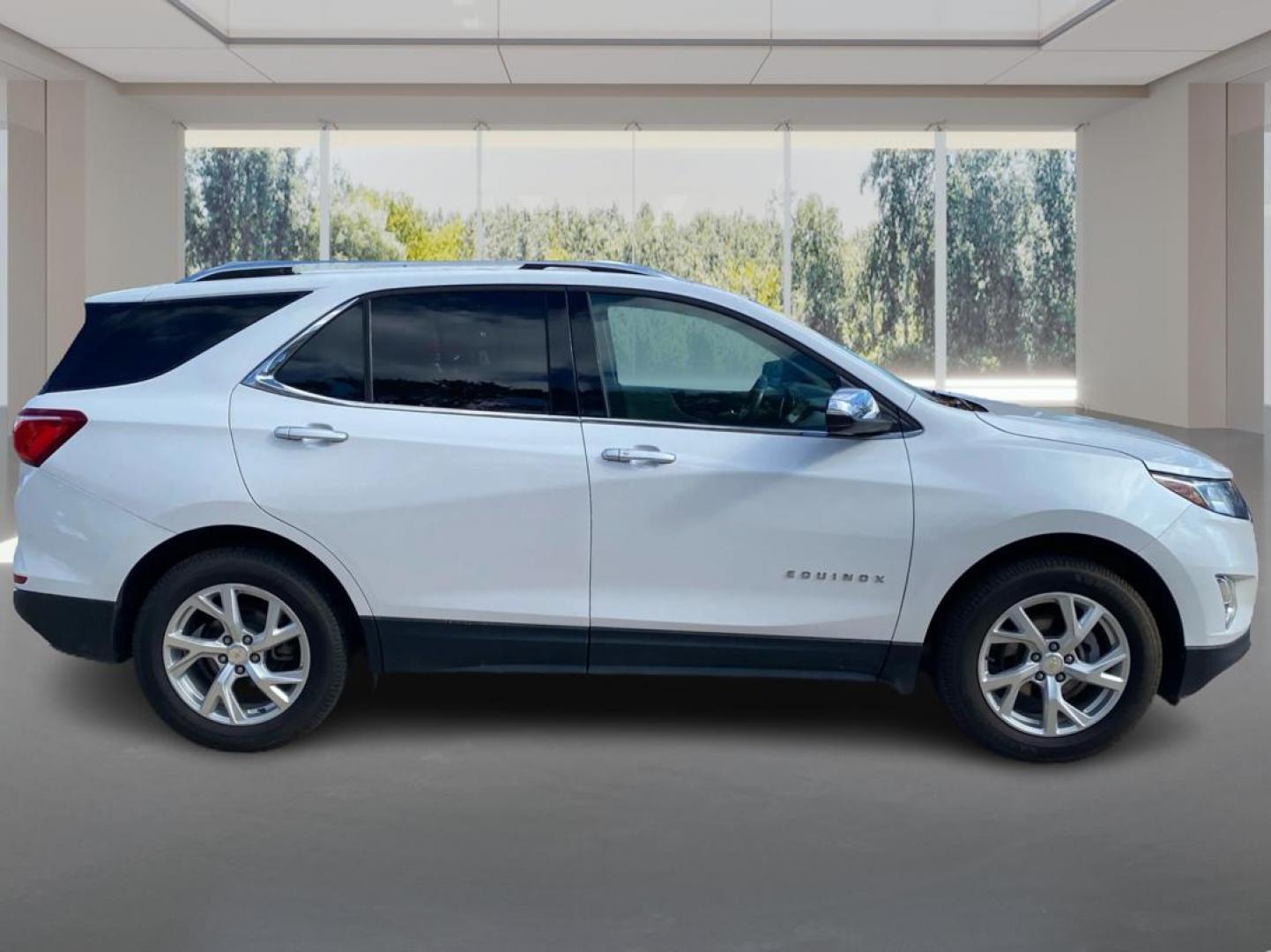 2020 WHITE CHEVROLET EQUINOX PREMIER (2GNAXXEV5L6) with an 1.5L engine, Automatic transmission, located at 908 SE 14th Street, Des Moines, IA, 50317, (515) 281-0330, 41.580303, -93.597046 - Photo#1
