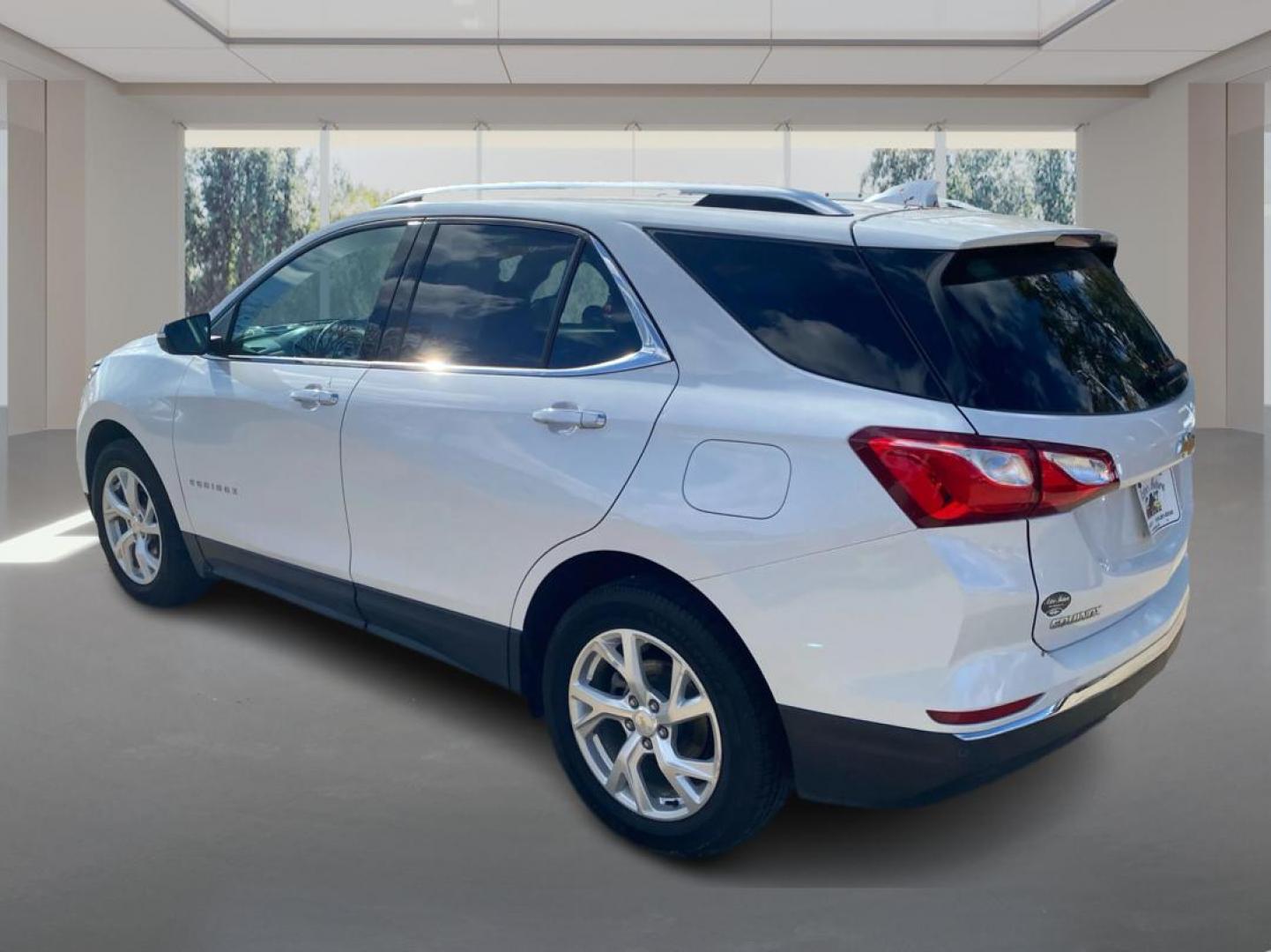 2020 WHITE CHEVROLET EQUINOX PREMIER (2GNAXXEV5L6) with an 1.5L engine, Automatic transmission, located at 908 SE 14th Street, Des Moines, IA, 50317, (515) 281-0330, 41.580303, -93.597046 - Photo#4
