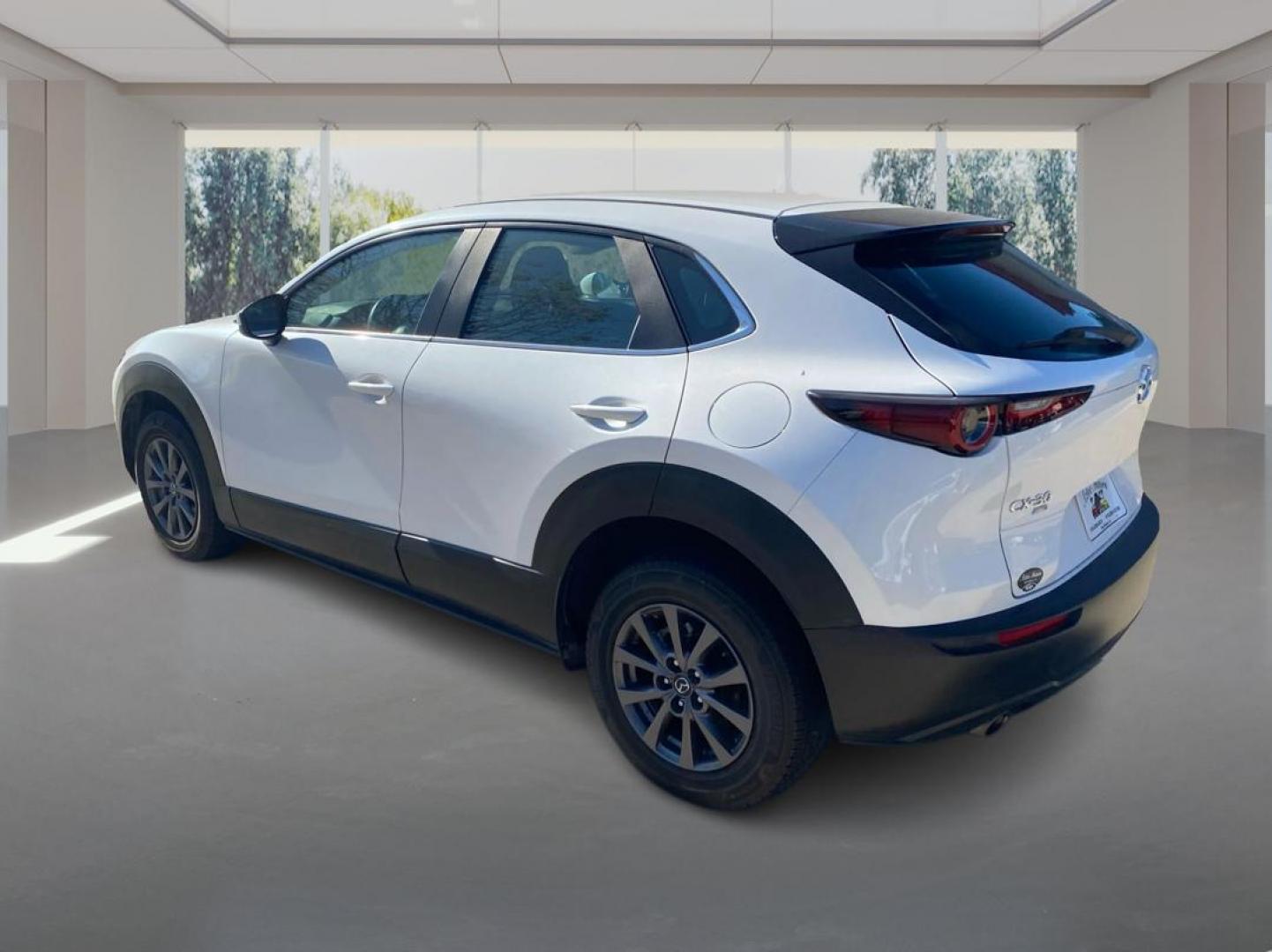 2021 WHITE MAZDA CX-30 (3MVDMBAL8MM) with an 2.5L engine, Automatic transmission, located at 908 SE 14th Street, Des Moines, IA, 50317, (515) 281-0330, 41.580303, -93.597046 - Photo#4