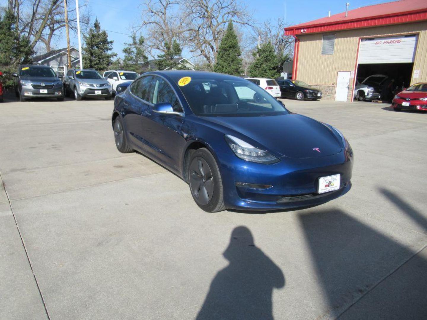 2018 BLUE TESLA MODEL 3 (5YJ3E1EB5JF) , Continuously Variable transmission, located at 908 SE 14th Street, Des Moines, IA, 50317, (515) 281-0330, 41.580303, -93.597046 - Photo#2