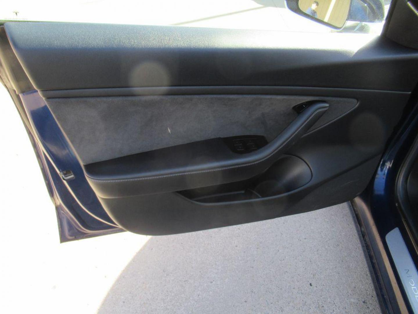 2018 BLUE TESLA MODEL 3 (5YJ3E1EB5JF) , Continuously Variable transmission, located at 908 SE 14th Street, Des Moines, IA, 50317, (515) 281-0330, 41.580303, -93.597046 - Photo#8