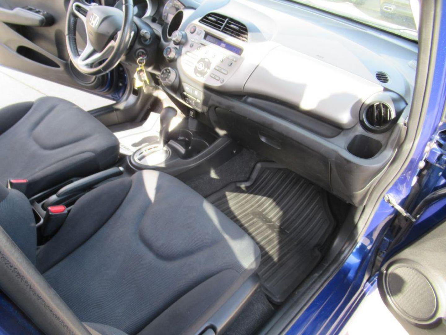 2011 BLUE HONDA FIT SPORT (JHMGE8H51BC) with an 1.5L engine, Automatic transmission, located at 908 SE 14th Street, Des Moines, IA, 50317, (515) 281-0330, 41.580303, -93.597046 - Photo#13