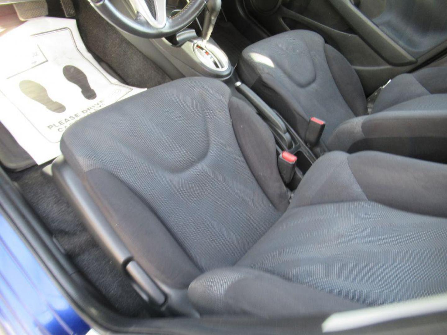 2011 BLUE HONDA FIT SPORT (JHMGE8H51BC) with an 1.5L engine, Automatic transmission, located at 908 SE 14th Street, Des Moines, IA, 50317, (515) 281-0330, 41.580303, -93.597046 - Photo#16