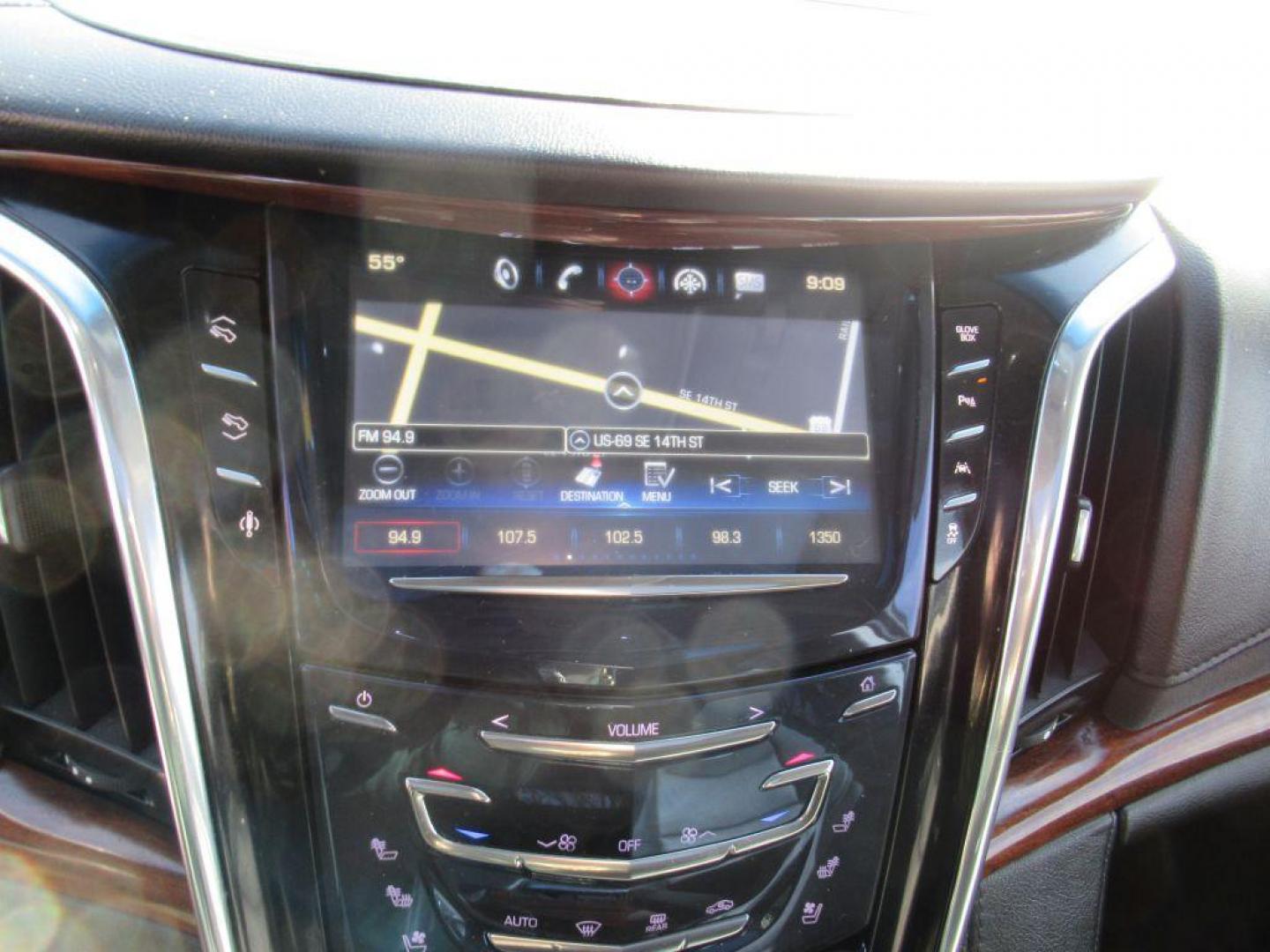 2016 WHITE CADILLAC ESCALADE ESV LUXURY (1GYS4HKJ1GR) with an 6.2L engine, Automatic transmission, located at 908 SE 14th Street, Des Moines, IA, 50317, (515) 281-0330, 41.580303, -93.597046 - Photo#22