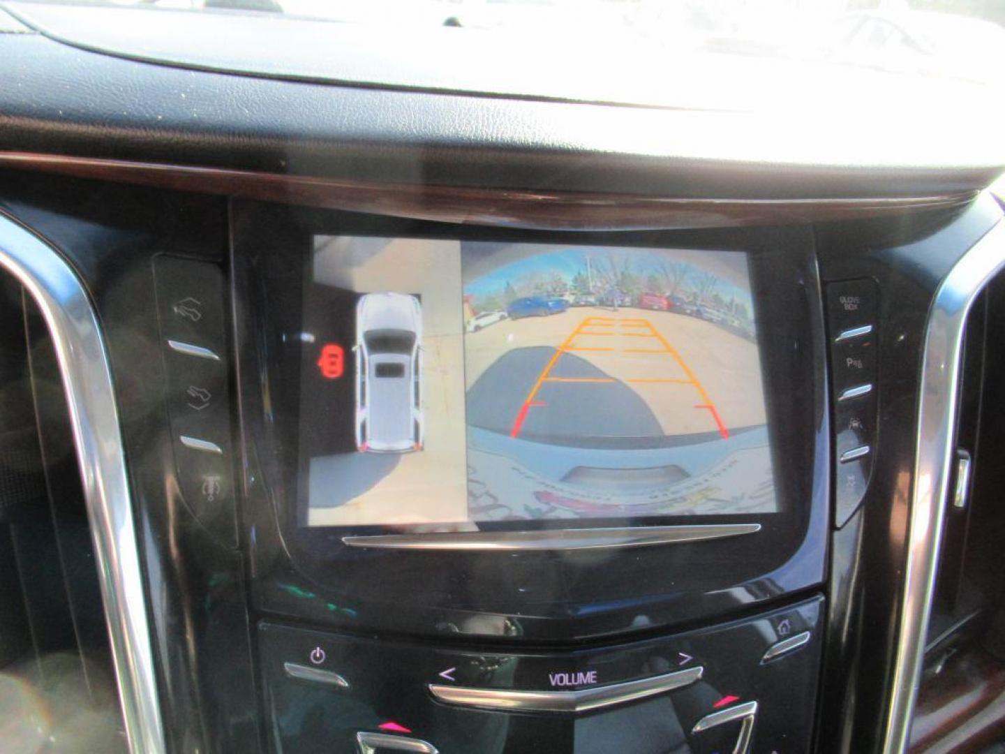 2016 WHITE CADILLAC ESCALADE ESV LUXURY (1GYS4HKJ1GR) with an 6.2L engine, Automatic transmission, located at 908 SE 14th Street, Des Moines, IA, 50317, (515) 281-0330, 41.580303, -93.597046 - Photo#23