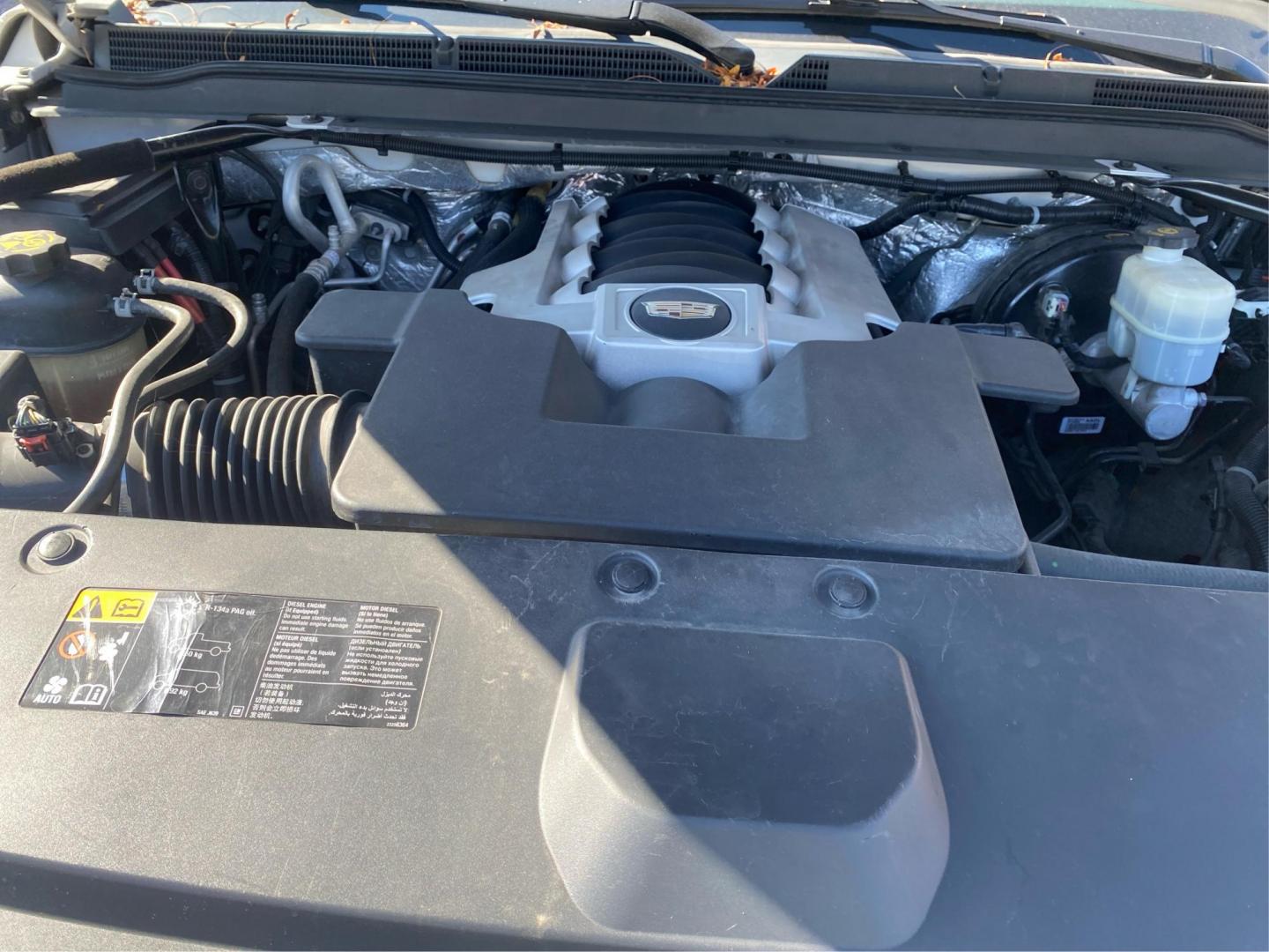 2016 WHITE CADILLAC ESCALADE ESV LUXURY (1GYS4HKJ1GR) with an 6.2L engine, Automatic transmission, located at 908 SE 14th Street, Des Moines, IA, 50317, (515) 281-0330, 41.580303, -93.597046 - Photo#10