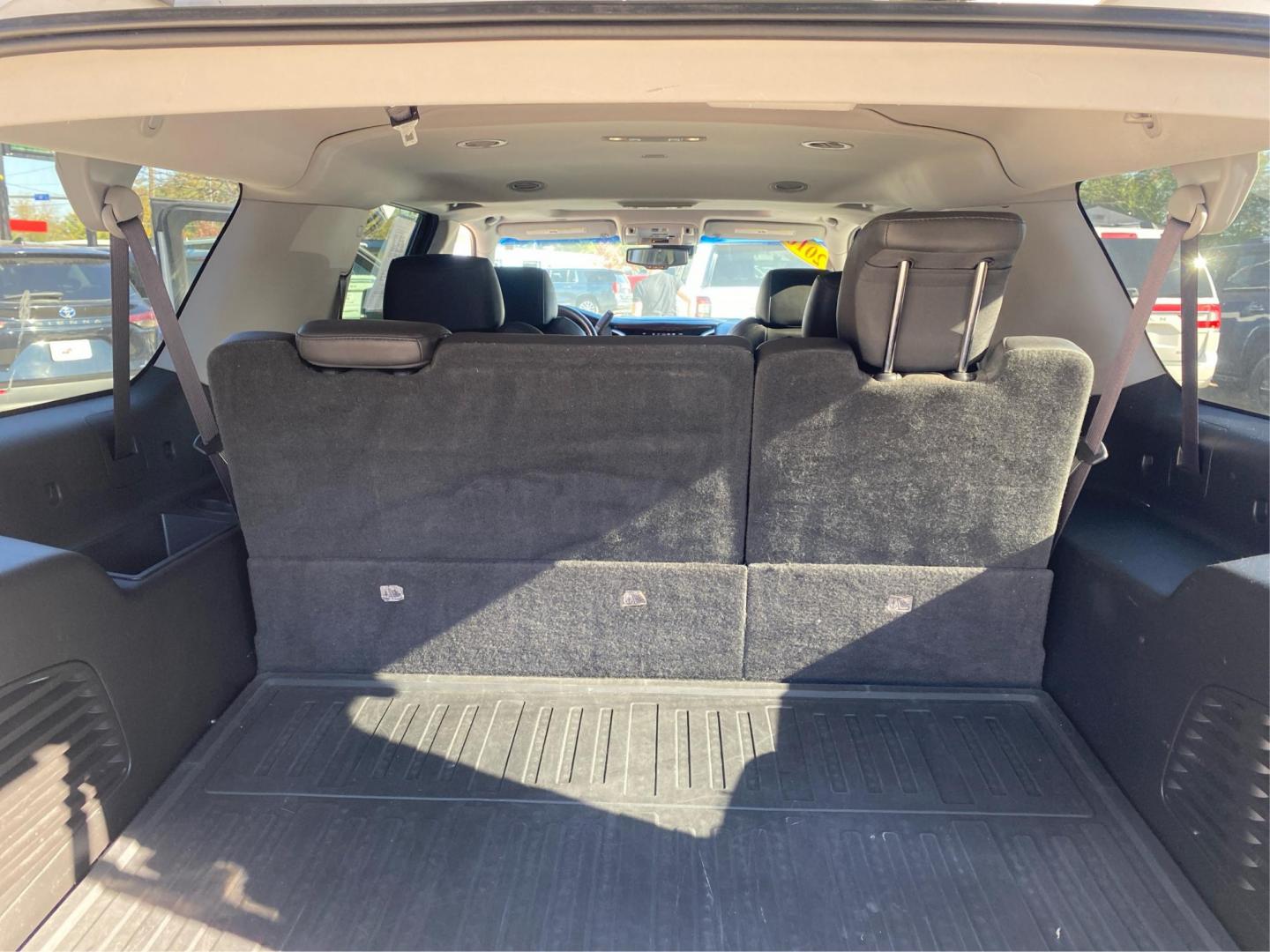 2016 WHITE CADILLAC ESCALADE ESV LUXURY (1GYS4HKJ1GR) with an 6.2L engine, Automatic transmission, located at 908 SE 14th Street, Des Moines, IA, 50317, (515) 281-0330, 41.580303, -93.597046 - Photo#12