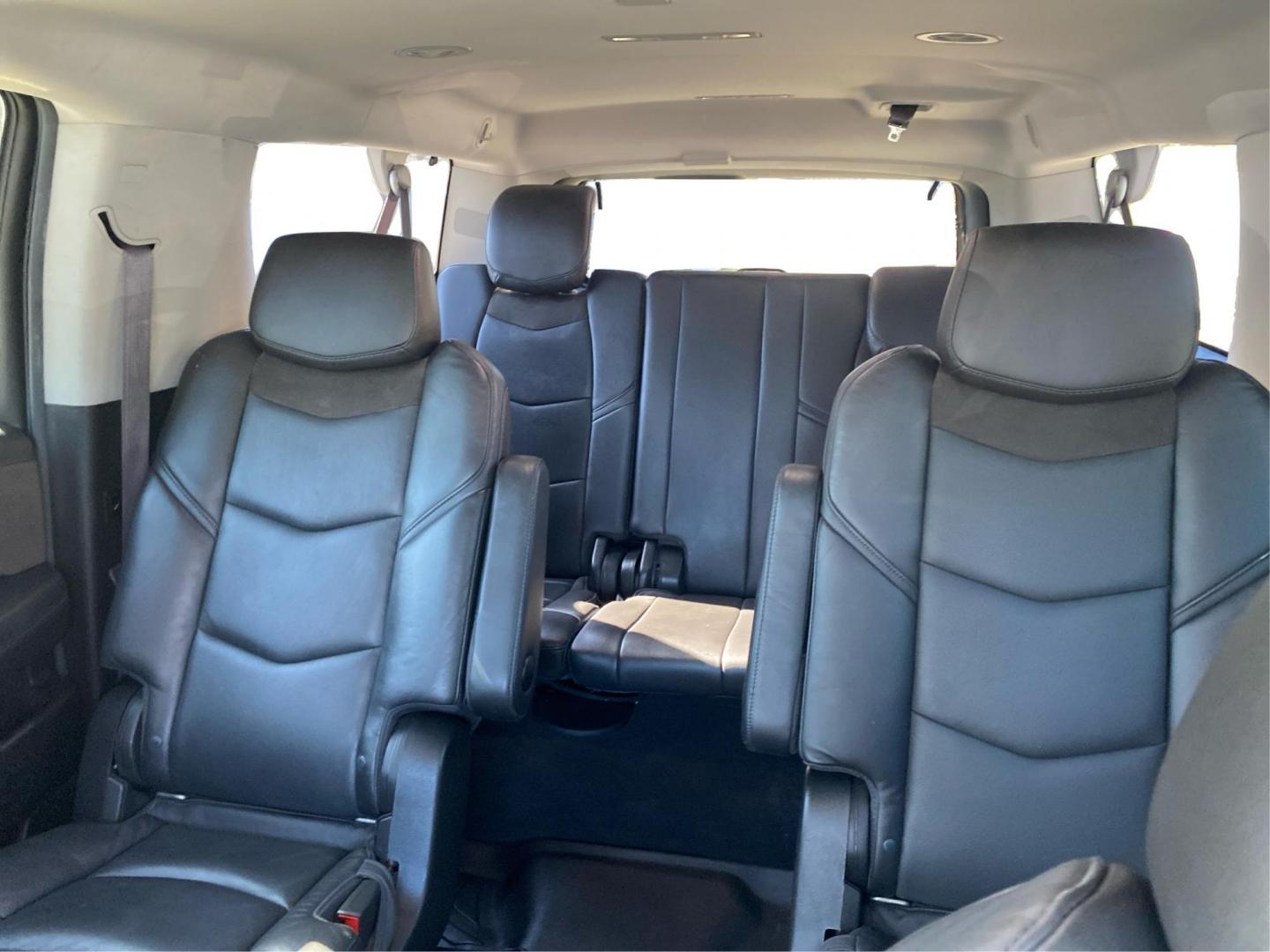 2016 WHITE CADILLAC ESCALADE ESV LUXURY (1GYS4HKJ1GR) with an 6.2L engine, Automatic transmission, located at 908 SE 14th Street, Des Moines, IA, 50317, (515) 281-0330, 41.580303, -93.597046 - Photo#14