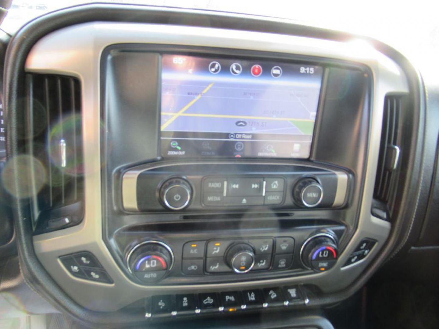 2016 WHITE GMC SIERRA 3500 DENALI (1GT42YE84GF) with an 6.6L engine, Automatic transmission, located at 908 SE 14th Street, Des Moines, IA, 50317, (515) 281-0330, 41.580303, -93.597046 - Photo#22