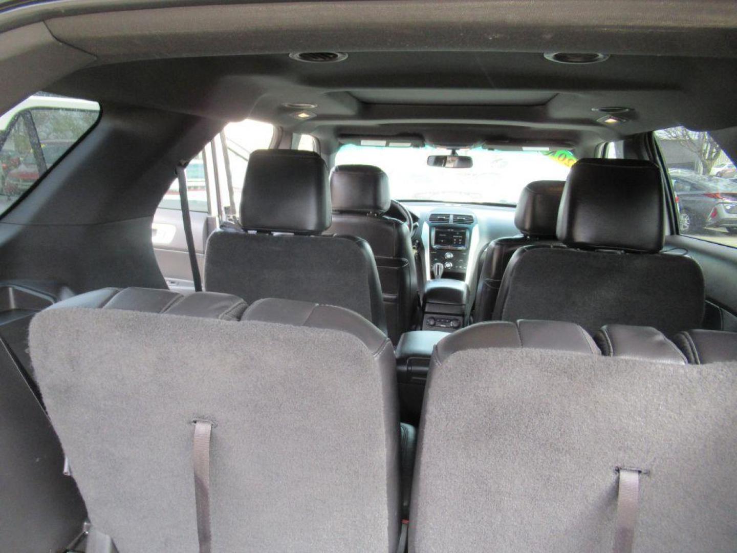 2015 WHITE FORD EXPLORER XLT (1FM5K8D81FG) with an 3.5L engine, Automatic transmission, located at 908 SE 14th Street, Des Moines, IA, 50317, (515) 281-0330, 41.580303, -93.597046 - Photo#15