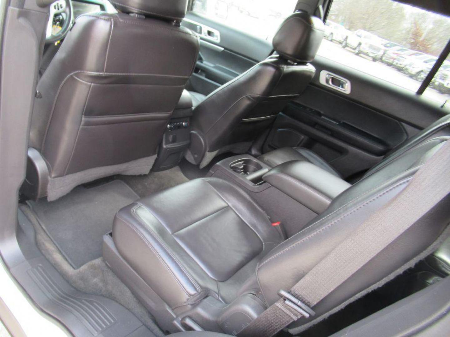 2015 WHITE FORD EXPLORER XLT (1FM5K8D81FG) with an 3.5L engine, Automatic transmission, located at 908 SE 14th Street, Des Moines, IA, 50317, (515) 281-0330, 41.580303, -93.597046 - Photo#16