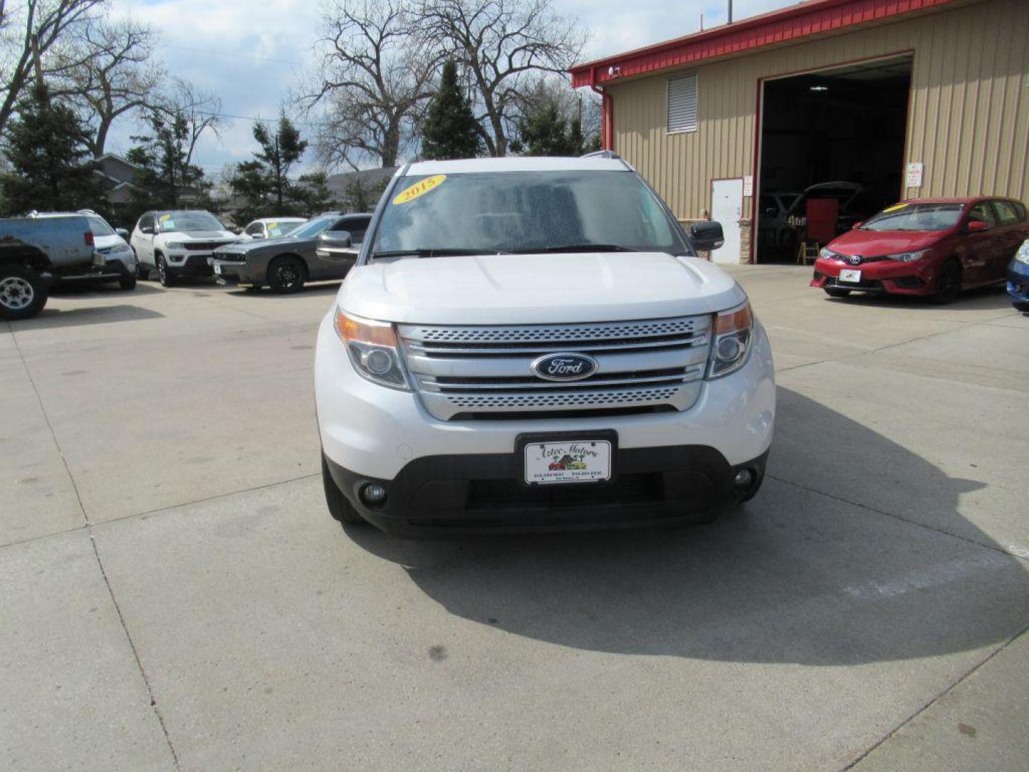 2015 WHITE FORD EXPLORER XLT (1FM5K8D81FG) with an 3.5L engine, Automatic transmission, located at 908 SE 14th Street, Des Moines, IA, 50317, (515) 281-0330, 41.580303, -93.597046 - Photo#1
