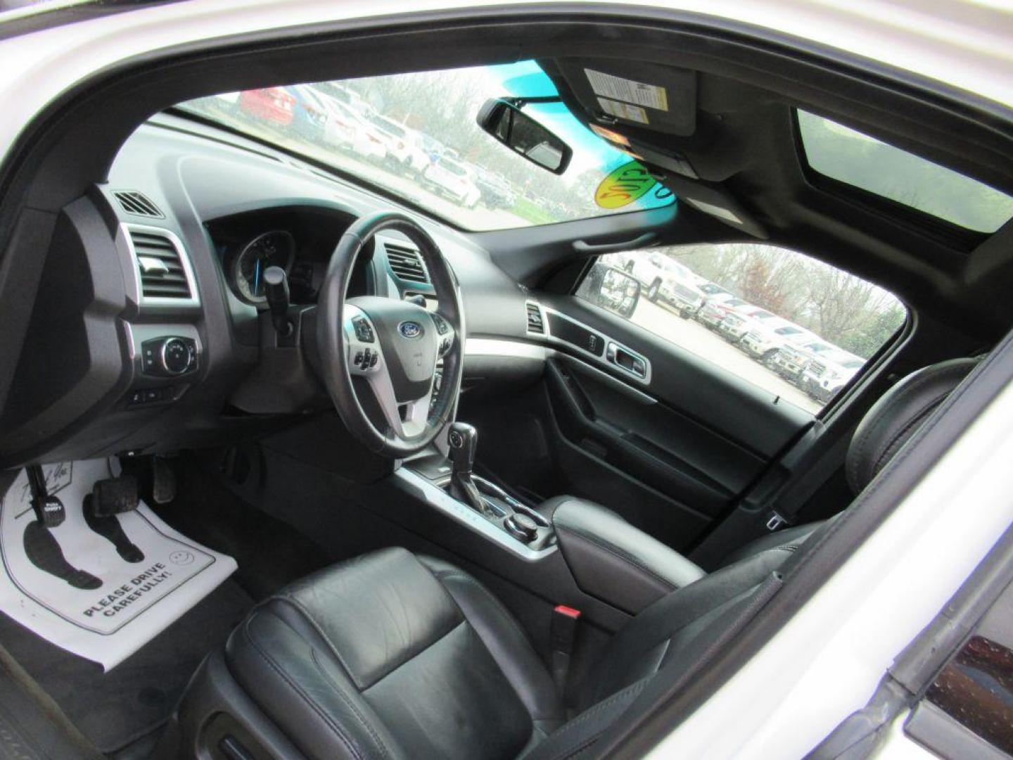 2015 WHITE FORD EXPLORER XLT (1FM5K8D81FG) with an 3.5L engine, Automatic transmission, located at 908 SE 14th Street, Des Moines, IA, 50317, (515) 281-0330, 41.580303, -93.597046 - Photo#25