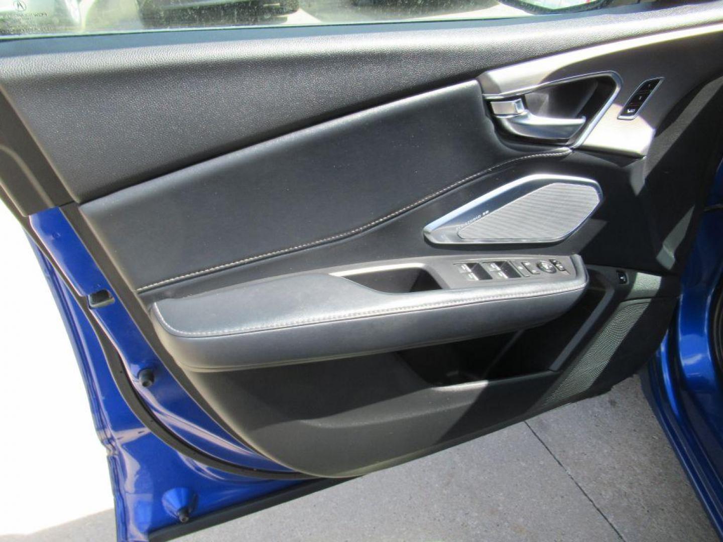 2019 BLUE ACURA RDX A-SPEC (5J8TC2H61KL) with an 2.0L engine, Automatic transmission, located at 908 SE 14th Street, Des Moines, IA, 50317, (515) 281-0330, 41.580303, -93.597046 - Photo#9