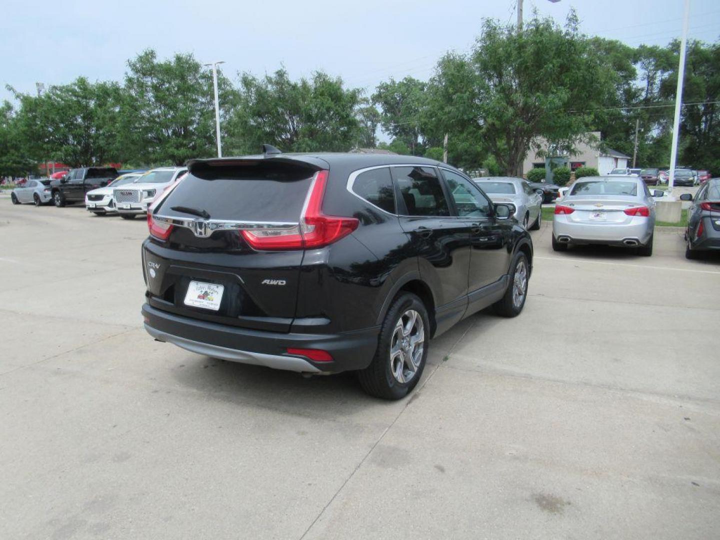 2018 BLACK HONDA CR-V EXL (2HKRW2H85JH) with an 1.5L engine, Continuously Variable transmission, located at 908 SE 14th Street, Des Moines, IA, 50317, (515) 281-0330, 41.580303, -93.597046 - Photo#4