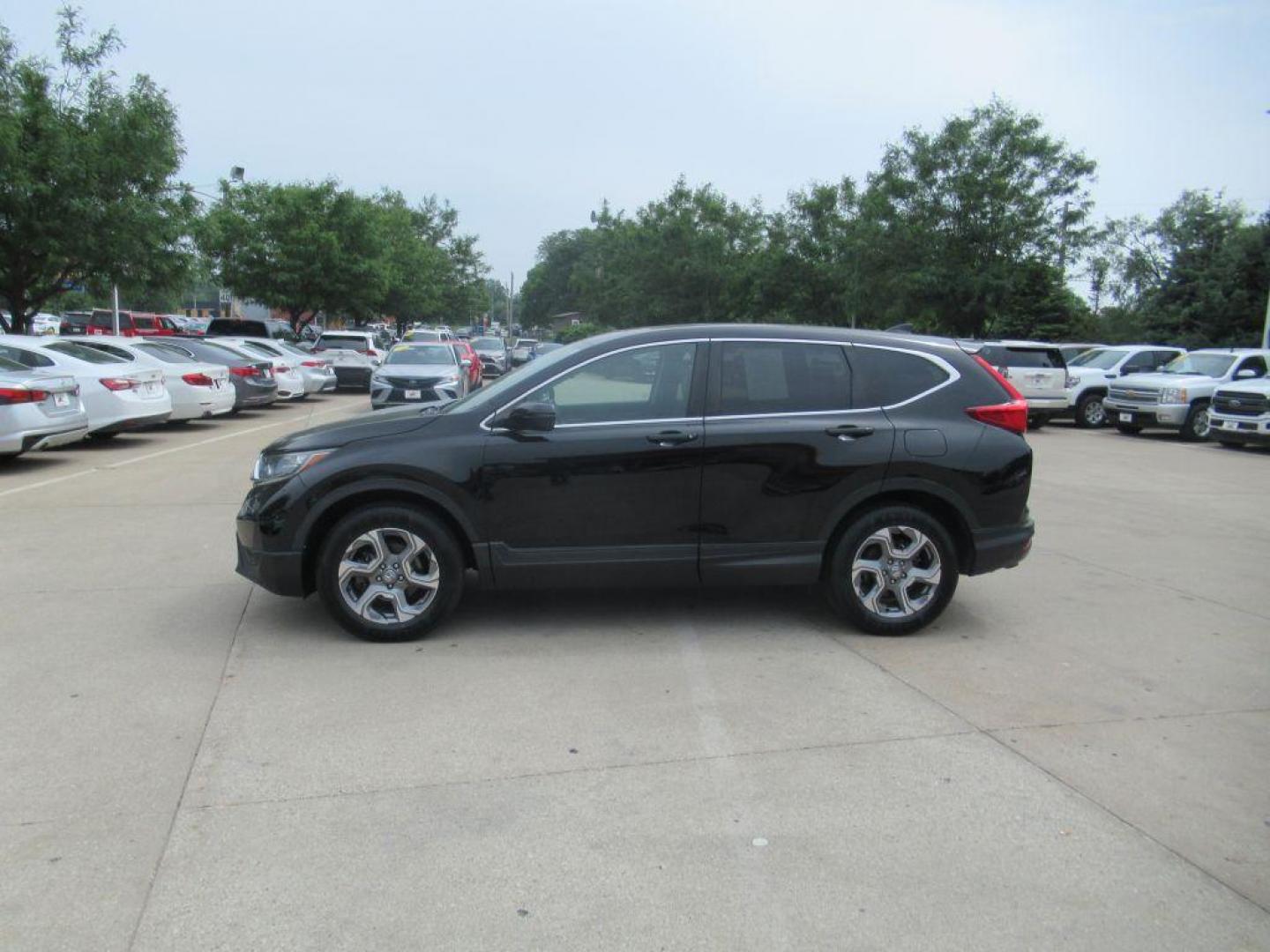 2018 BLACK HONDA CR-V EXL (2HKRW2H85JH) with an 1.5L engine, Continuously Variable transmission, located at 908 SE 14th Street, Des Moines, IA, 50317, (515) 281-0330, 41.580303, -93.597046 - Photo#7