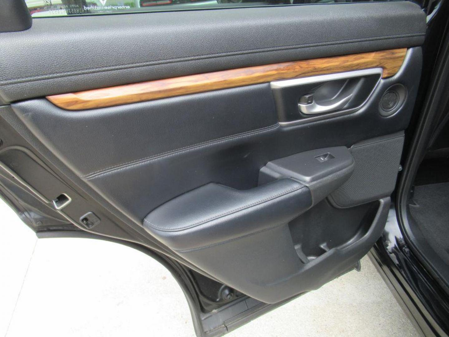 2018 BLACK HONDA CR-V EXL (2HKRW2H85JH) with an 1.5L engine, Continuously Variable transmission, located at 908 SE 14th Street, Des Moines, IA, 50317, (515) 281-0330, 41.580303, -93.597046 - Photo#10