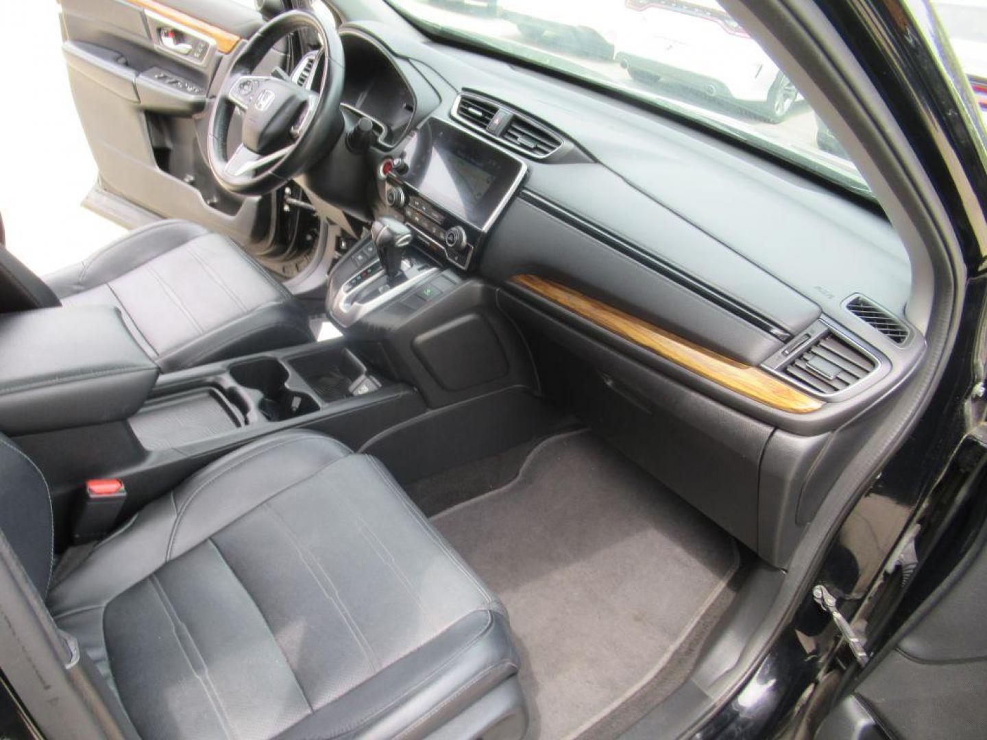 2018 BLACK HONDA CR-V EXL (2HKRW2H85JH) with an 1.5L engine, Continuously Variable transmission, located at 908 SE 14th Street, Des Moines, IA, 50317, (515) 281-0330, 41.580303, -93.597046 - Photo#13