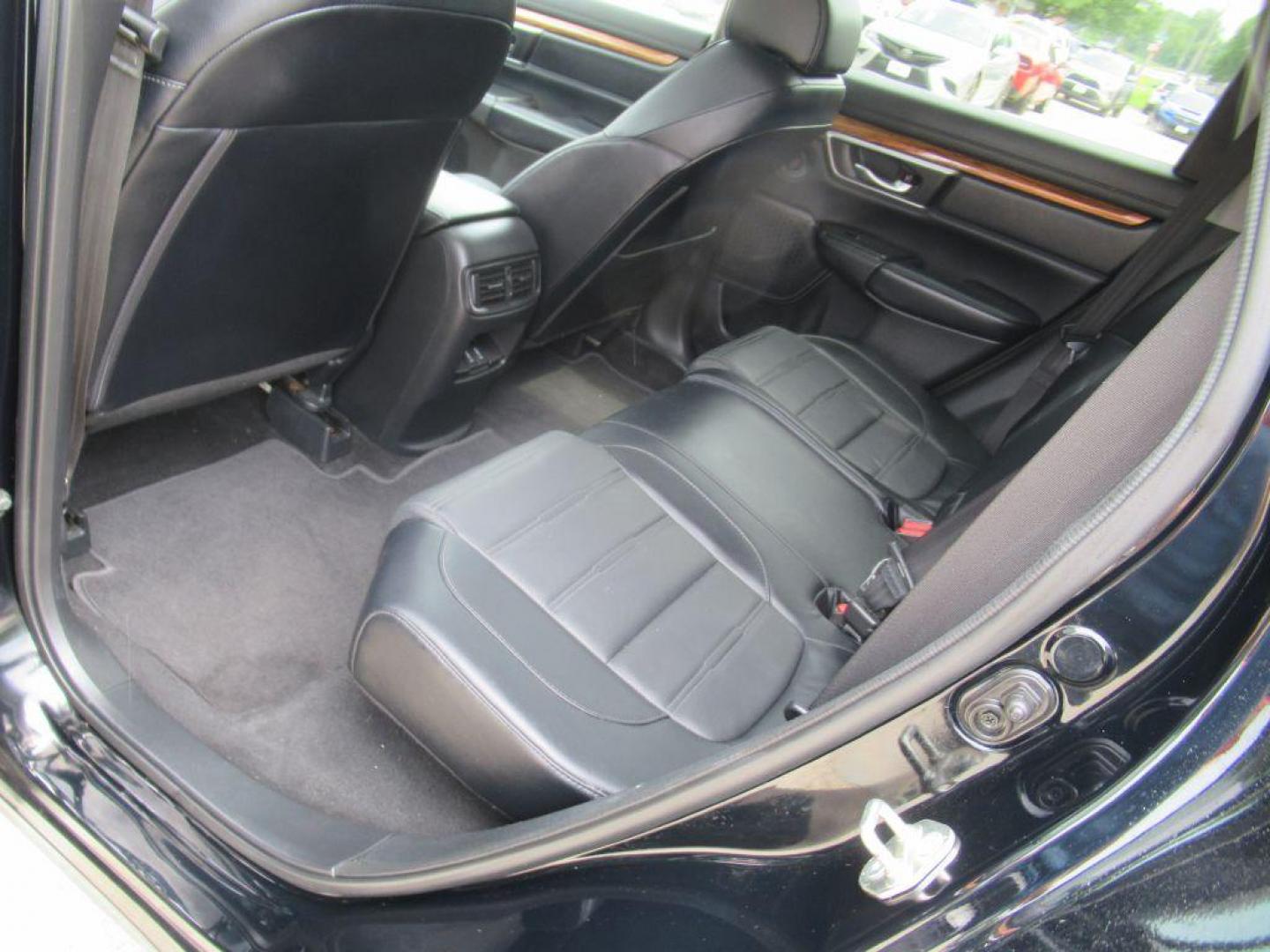 2018 BLACK HONDA CR-V EXL (2HKRW2H85JH) with an 1.5L engine, Continuously Variable transmission, located at 908 SE 14th Street, Des Moines, IA, 50317, (515) 281-0330, 41.580303, -93.597046 - Photo#15