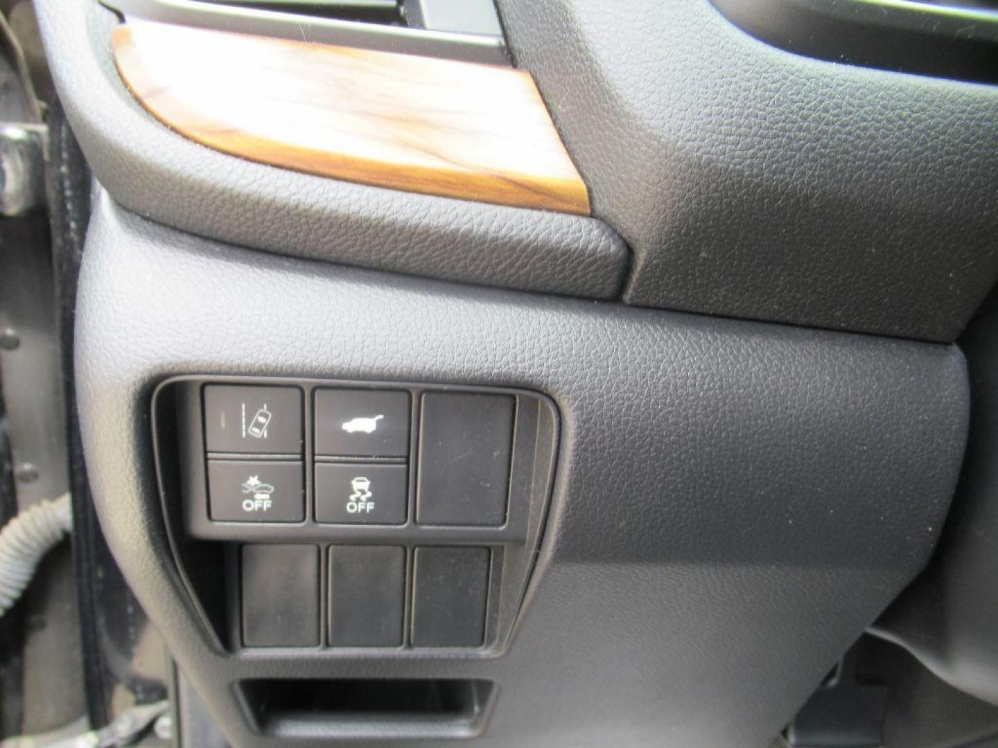 2018 BLACK HONDA CR-V EXL (2HKRW2H85JH) with an 1.5L engine, Continuously Variable transmission, located at 908 SE 14th Street, Des Moines, IA, 50317, (515) 281-0330, 41.580303, -93.597046 - Photo#24