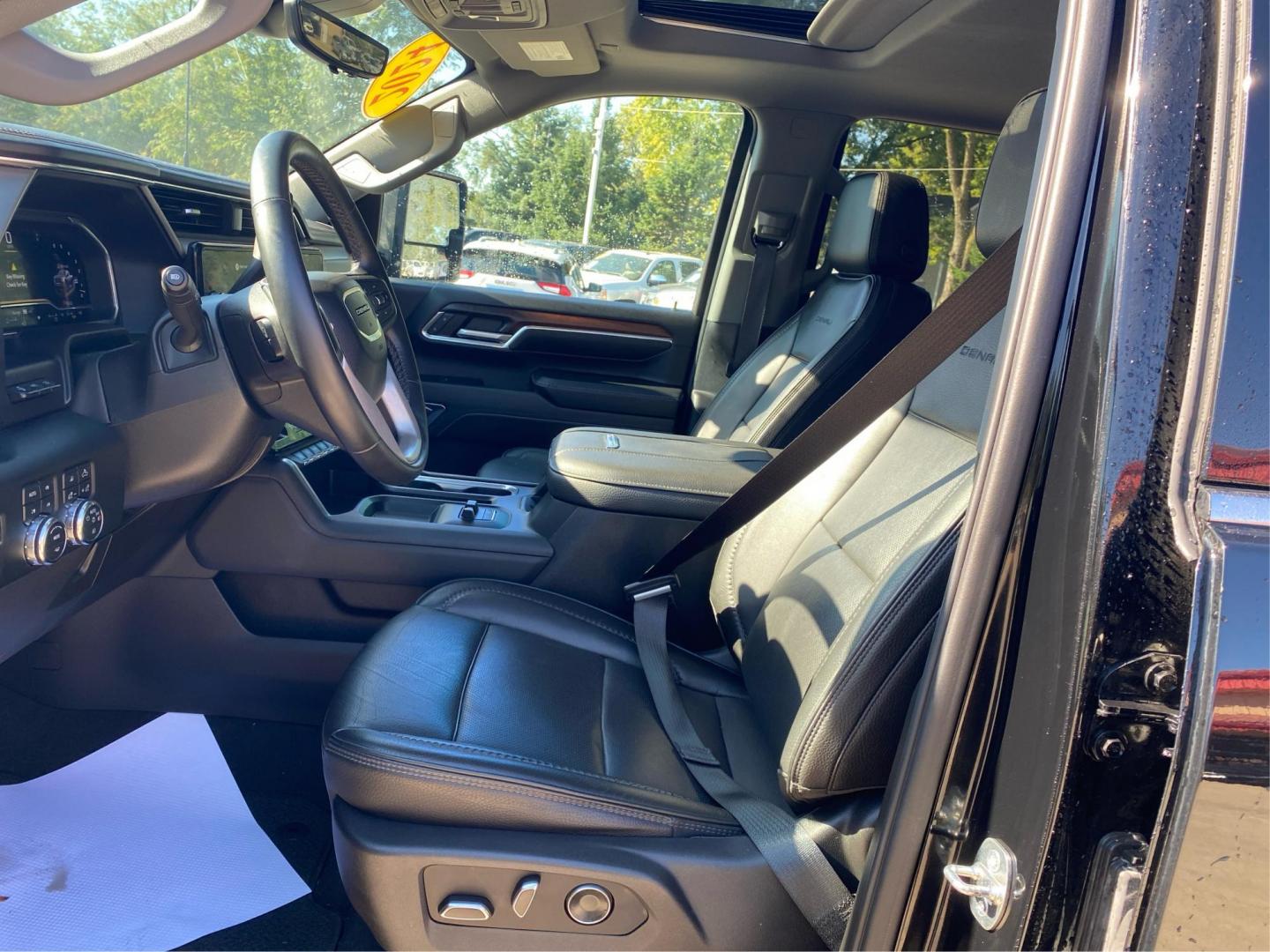 2024 BLACK GMC SIERRA 2500 DENALI (1GT19REY6RF) with an 6.6L engine, Automatic transmission, located at 908 SE 14th Street, Des Moines, IA, 50317, (515) 281-0330, 41.580303, -93.597046 - Photo#8