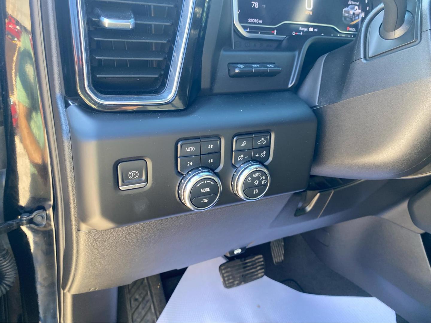 2024 BLACK GMC SIERRA 2500 DENALI (1GT19REY6RF) with an 6.6L engine, Automatic transmission, located at 908 SE 14th Street, Des Moines, IA, 50317, (515) 281-0330, 41.580303, -93.597046 - Photo#16