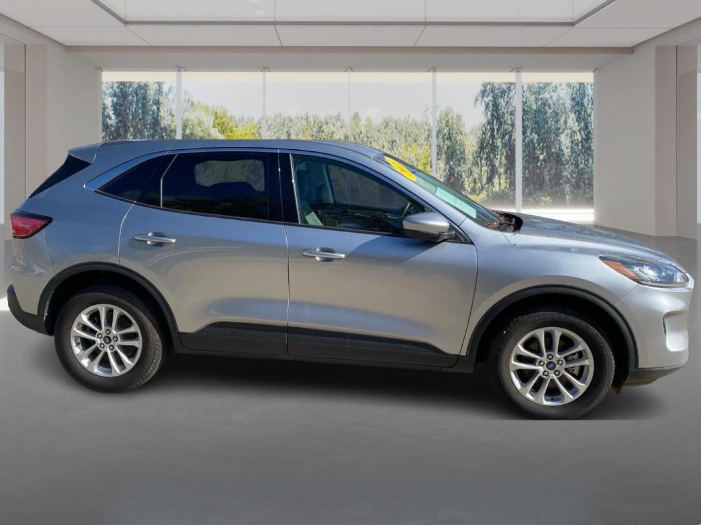 2021 SILVER FORD ESCAPE SE (1FMCU9G63MU) with an 1.5L engine, Automatic transmission, located at 908 SE 14th Street, Des Moines, IA, 50317, (515) 281-0330, 41.580303, -93.597046 - Photo#1