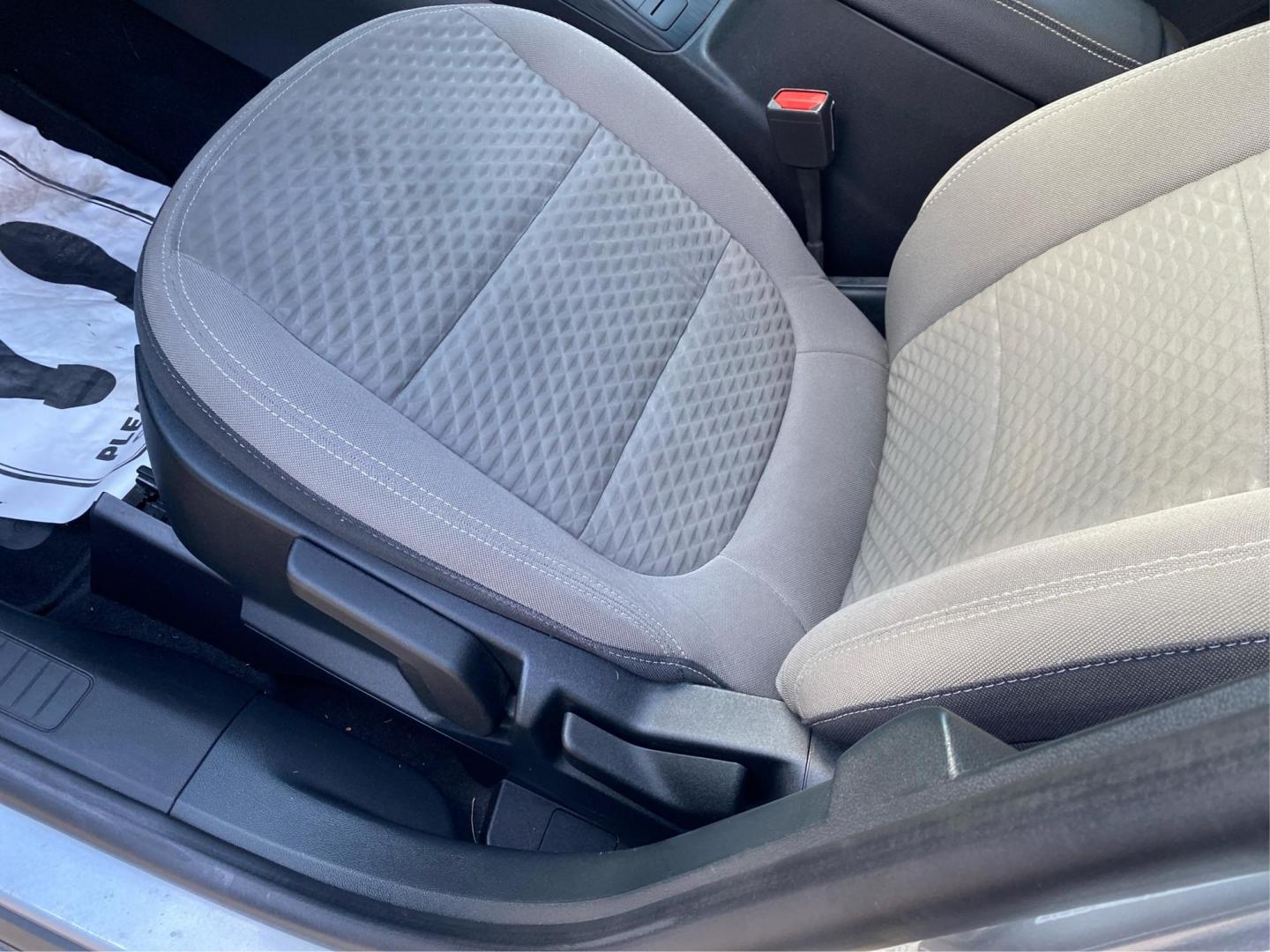 2021 SILVER FORD ESCAPE SE (1FMCU9G63MU) with an 1.5L engine, Automatic transmission, located at 908 SE 14th Street, Des Moines, IA, 50317, (515) 281-0330, 41.580303, -93.597046 - Photo#18