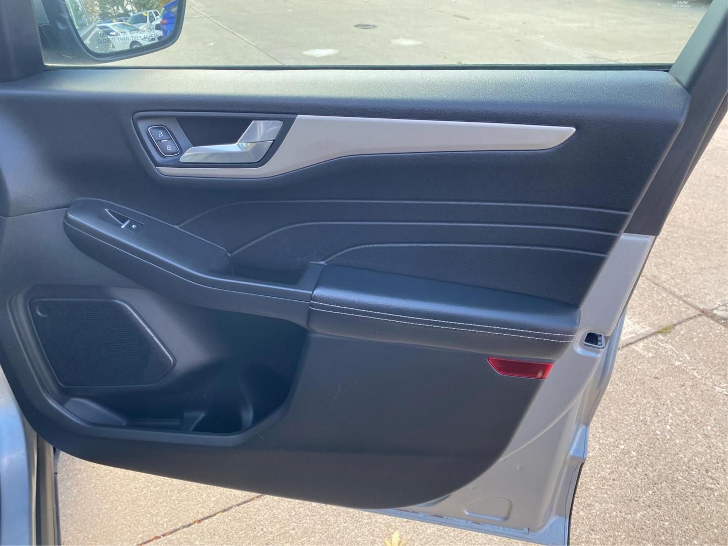 2021 SILVER FORD ESCAPE SE (1FMCU9G63MU) with an 1.5L engine, Automatic transmission, located at 908 SE 14th Street, Des Moines, IA, 50317, (515) 281-0330, 41.580303, -93.597046 - Photo#20