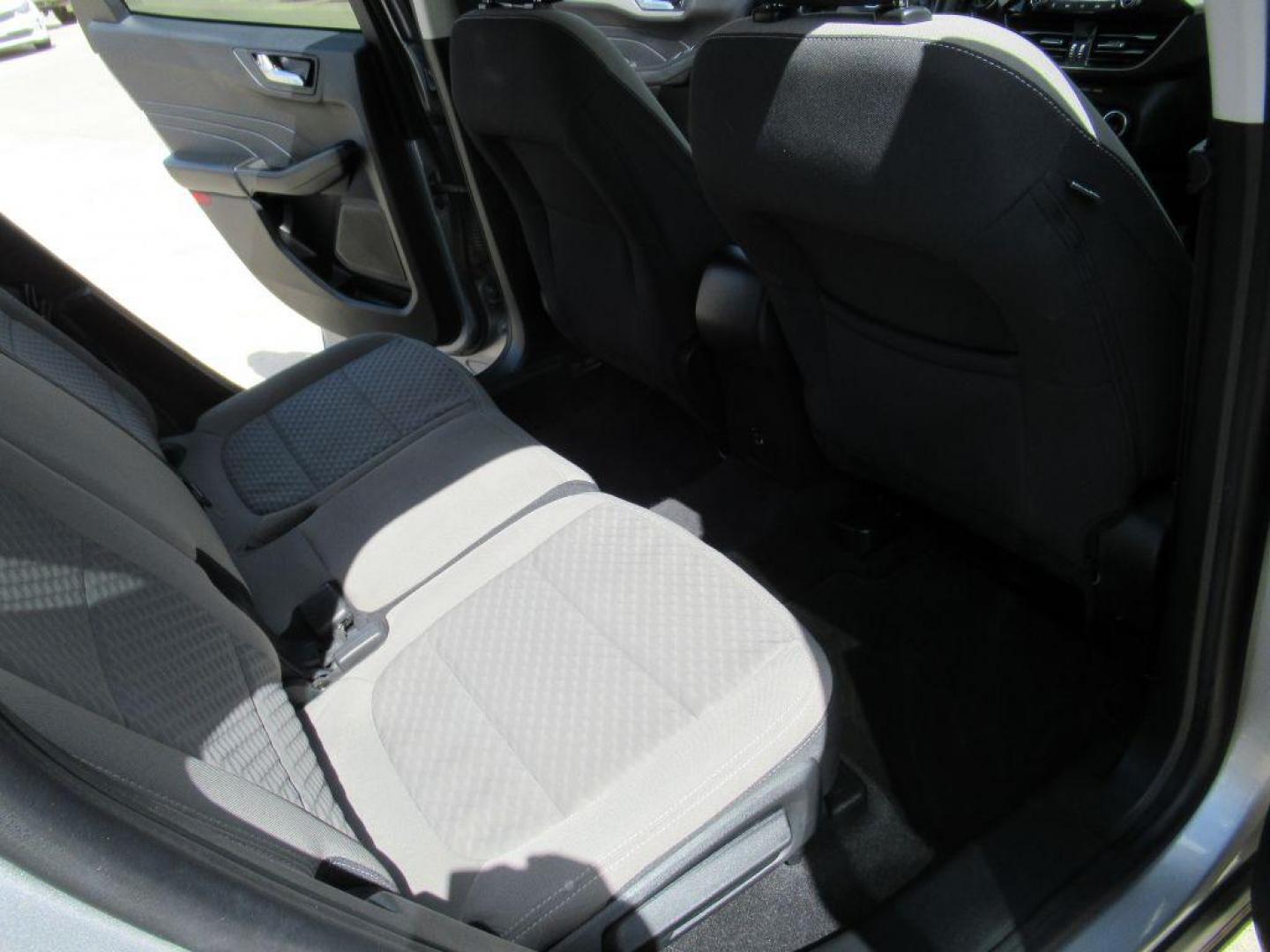 2021 SILVER FORD ESCAPE SE (1FMCU9G63MU) with an 1.5L engine, Automatic transmission, located at 908 SE 14th Street, Des Moines, IA, 50317, (515) 281-0330, 41.580303, -93.597046 - Photo#14