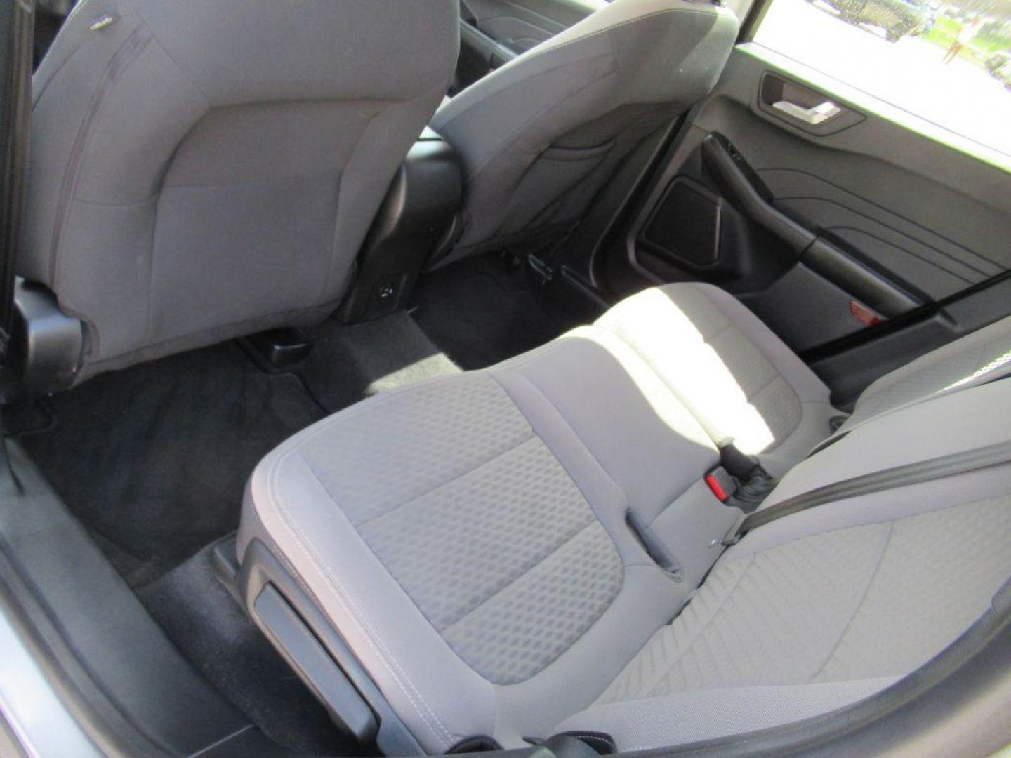 2021 SILVER FORD ESCAPE SE (1FMCU9G63MU) with an 1.5L engine, Automatic transmission, located at 908 SE 14th Street, Des Moines, IA, 50317, (515) 281-0330, 41.580303, -93.597046 - Photo#15