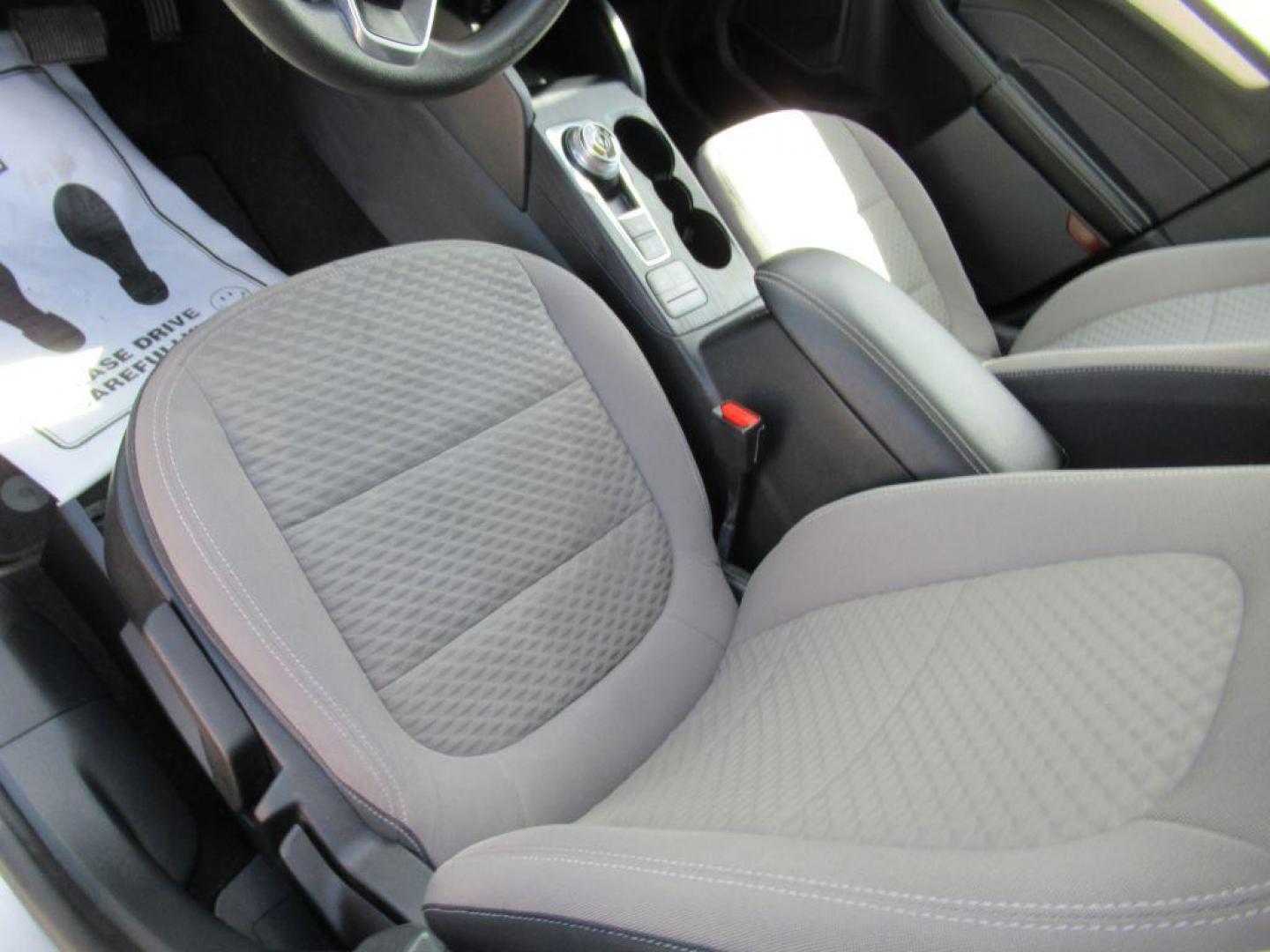 2021 SILVER FORD ESCAPE SE (1FMCU9G63MU) with an 1.5L engine, Automatic transmission, located at 908 SE 14th Street, Des Moines, IA, 50317, (515) 281-0330, 41.580303, -93.597046 - Photo#16