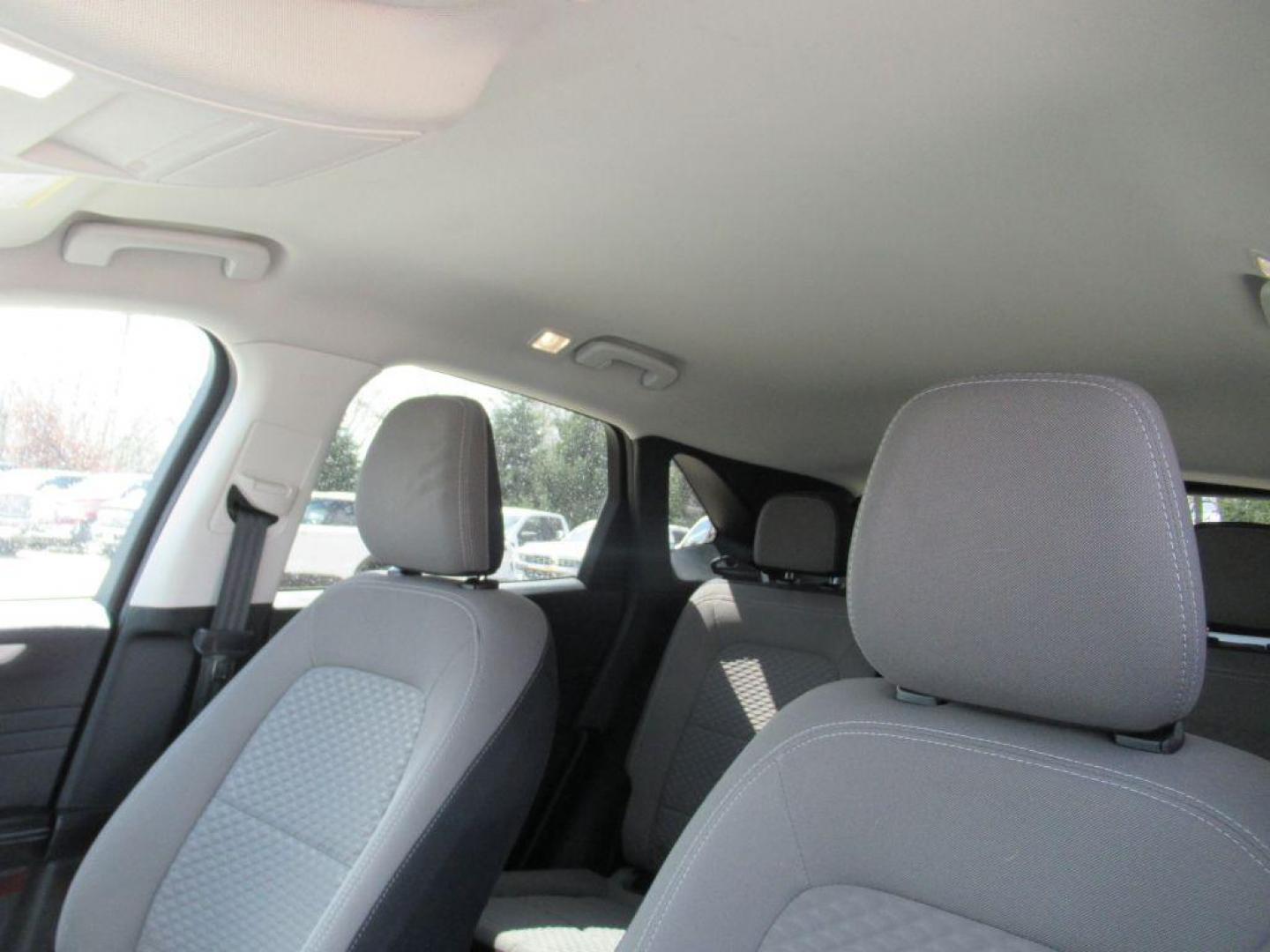 2021 SILVER FORD ESCAPE SE (1FMCU9G63MU) with an 1.5L engine, Automatic transmission, located at 908 SE 14th Street, Des Moines, IA, 50317, (515) 281-0330, 41.580303, -93.597046 - Photo#17