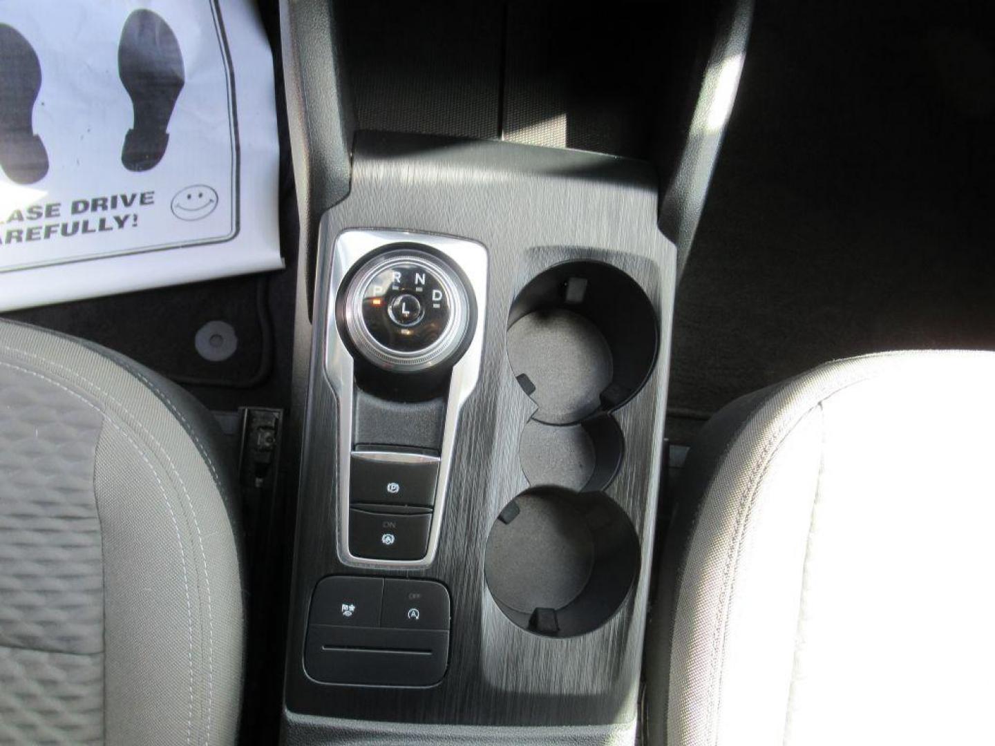 2021 SILVER FORD ESCAPE SE (1FMCU9G63MU) with an 1.5L engine, Automatic transmission, located at 908 SE 14th Street, Des Moines, IA, 50317, (515) 281-0330, 41.580303, -93.597046 - Photo#19