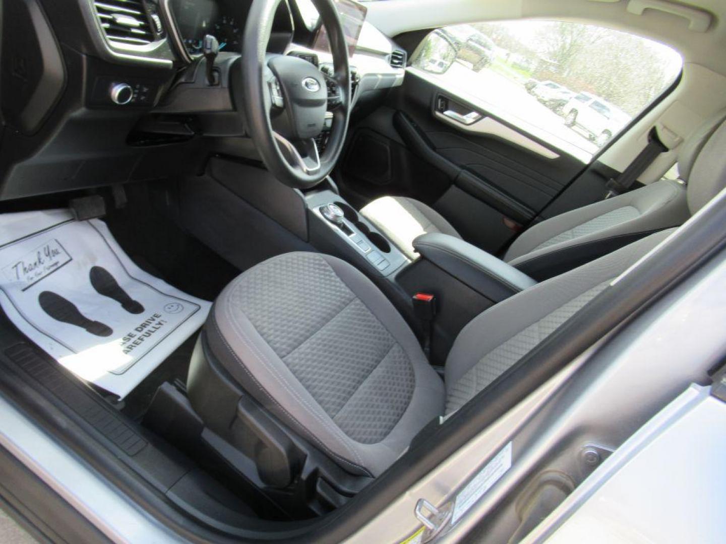 2021 SILVER FORD ESCAPE SE (1FMCU9G63MU) with an 1.5L engine, Automatic transmission, located at 908 SE 14th Street, Des Moines, IA, 50317, (515) 281-0330, 41.580303, -93.597046 - Photo#24
