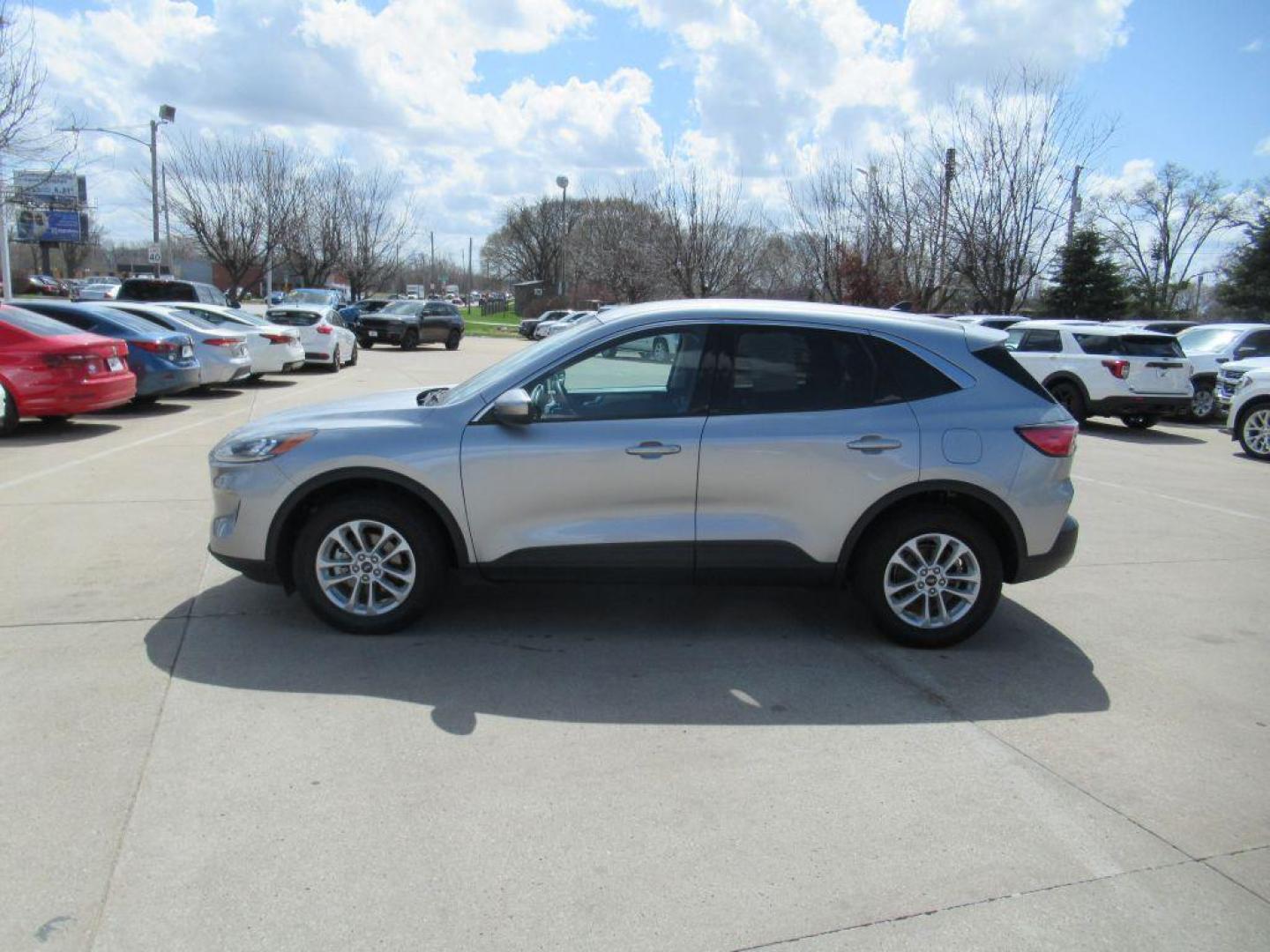 2021 SILVER FORD ESCAPE SE (1FMCU9G63MU) with an 1.5L engine, Automatic transmission, located at 908 SE 14th Street, Des Moines, IA, 50317, (515) 281-0330, 41.580303, -93.597046 - Photo#7