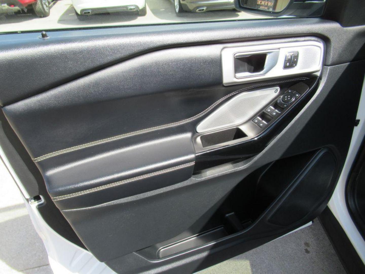 2021 WHITE FORD EXPLORER ST (1FM5K8GC5MG) with an 3.0L engine, Automatic transmission, located at 908 SE 14th Street, Des Moines, IA, 50317, (515) 281-0330, 41.580303, -93.597046 - Photo#9