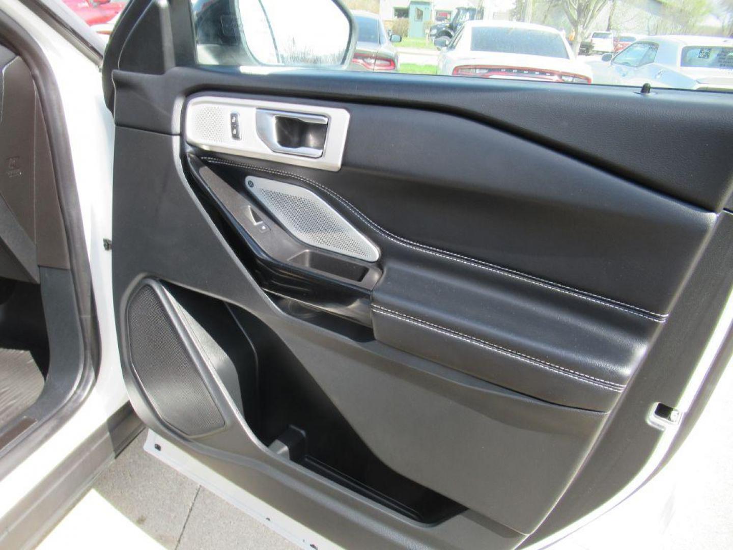 2021 WHITE FORD EXPLORER ST (1FM5K8GC5MG) with an 3.0L engine, Automatic transmission, located at 908 SE 14th Street, Des Moines, IA, 50317, (515) 281-0330, 41.580303, -93.597046 - Photo#12
