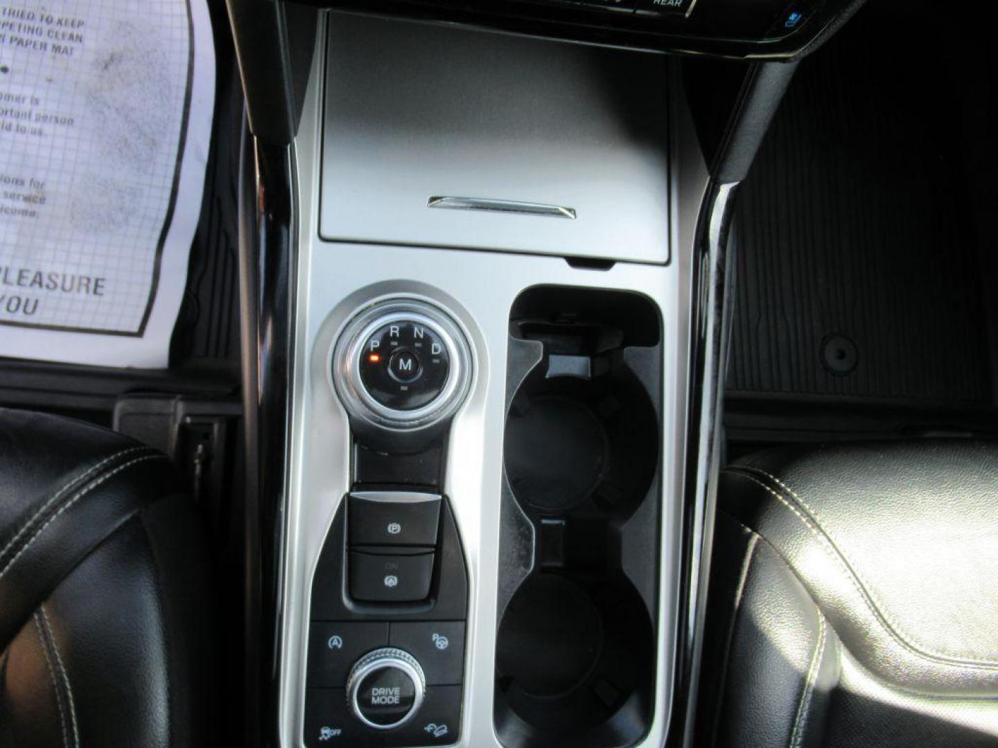 2021 WHITE FORD EXPLORER ST (1FM5K8GC5MG) with an 3.0L engine, Automatic transmission, located at 908 SE 14th Street, Des Moines, IA, 50317, (515) 281-0330, 41.580303, -93.597046 - Photo#20