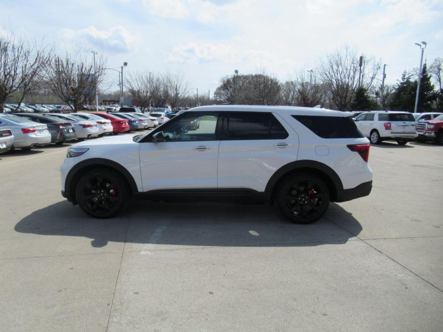2021 WHITE FORD EXPLORER ST (1FM5K8GC5MG) with an 3.0L engine, Automatic transmission, located at 908 SE 14th Street, Des Moines, IA, 50317, (515) 281-0330, 41.580303, -93.597046 - Photo#7