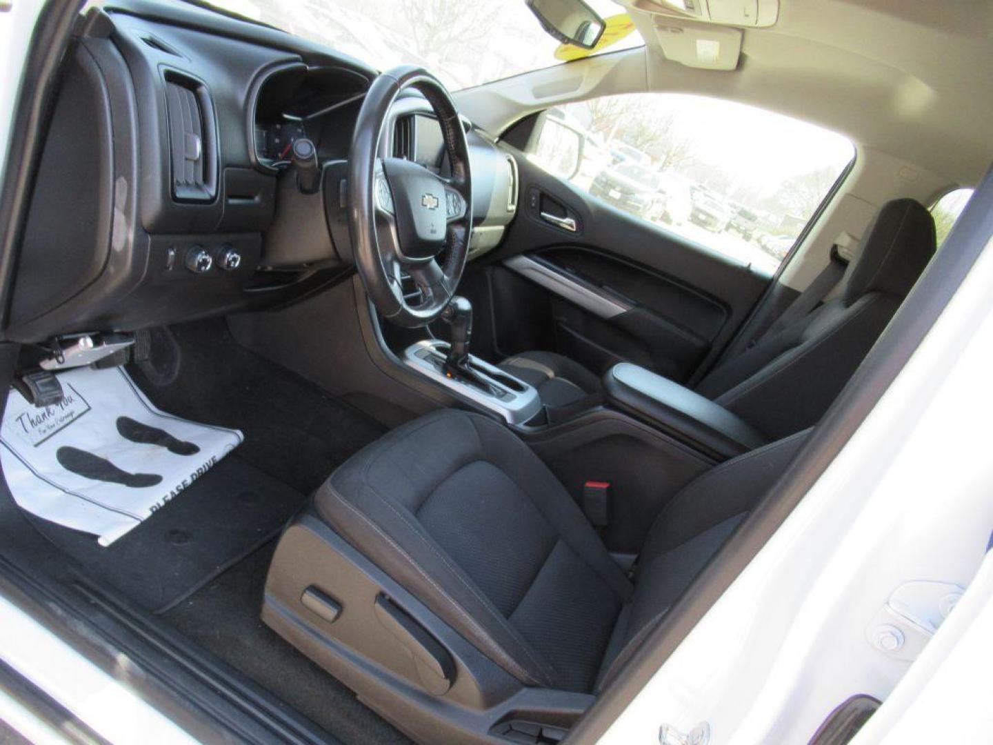 2017 WHITE CHEVROLET COLORADO LT (1GCGTCEN3H1) with an 3.6L engine, Automatic transmission, located at 908 SE 14th Street, Des Moines, IA, 50317, (515) 281-0330, 41.580303, -93.597046 - Photo#26