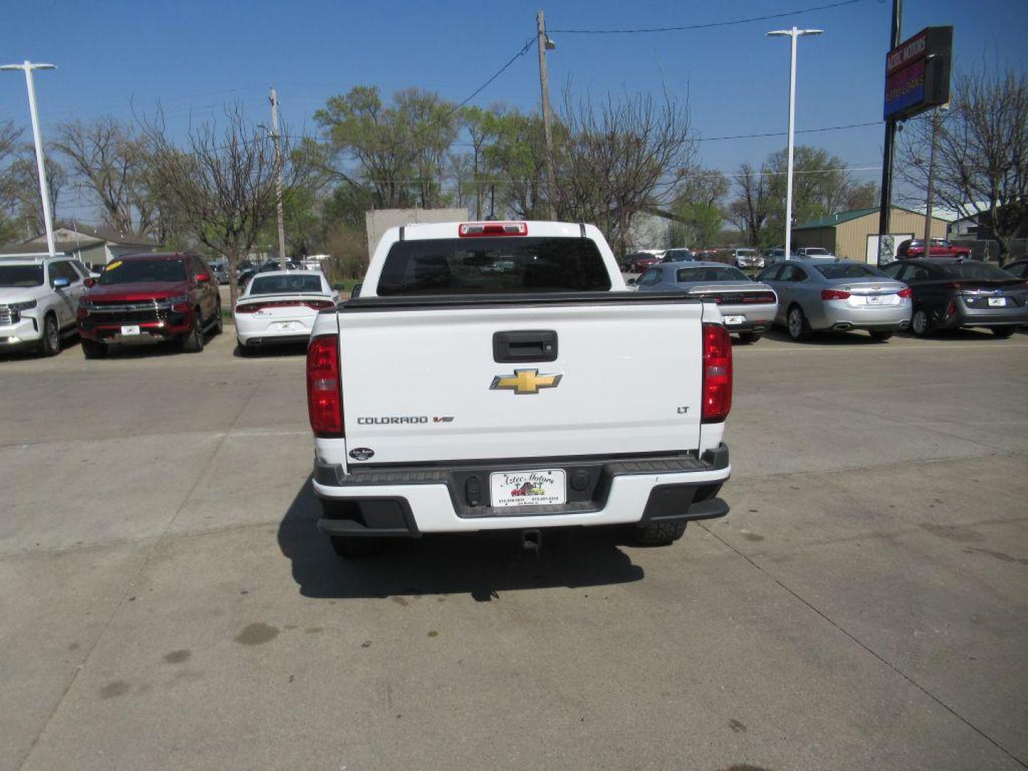 2017 WHITE CHEVROLET COLORADO LT (1GCGTCEN3H1) with an 3.6L engine, Automatic transmission, located at 908 SE 14th Street, Des Moines, IA, 50317, (515) 281-0330, 41.580303, -93.597046 - Photo#5
