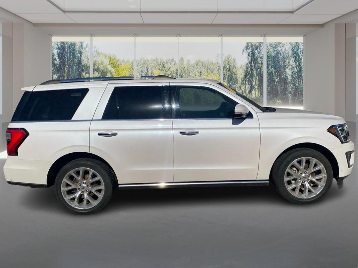 2018 WHITE FORD EXPEDITION LIMITED (1FMJU2AT0JE) with an 3.5L engine, Automatic transmission, located at 908 SE 14th Street, Des Moines, IA, 50317, (515) 281-0330, 41.580303, -93.597046 - Photo#1