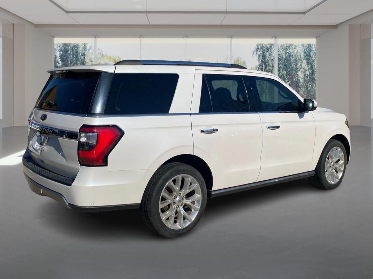 2018 WHITE FORD EXPEDITION LIMITED (1FMJU2AT0JE) with an 3.5L engine, Automatic transmission, located at 908 SE 14th Street, Des Moines, IA, 50317, (515) 281-0330, 41.580303, -93.597046 - Photo#2