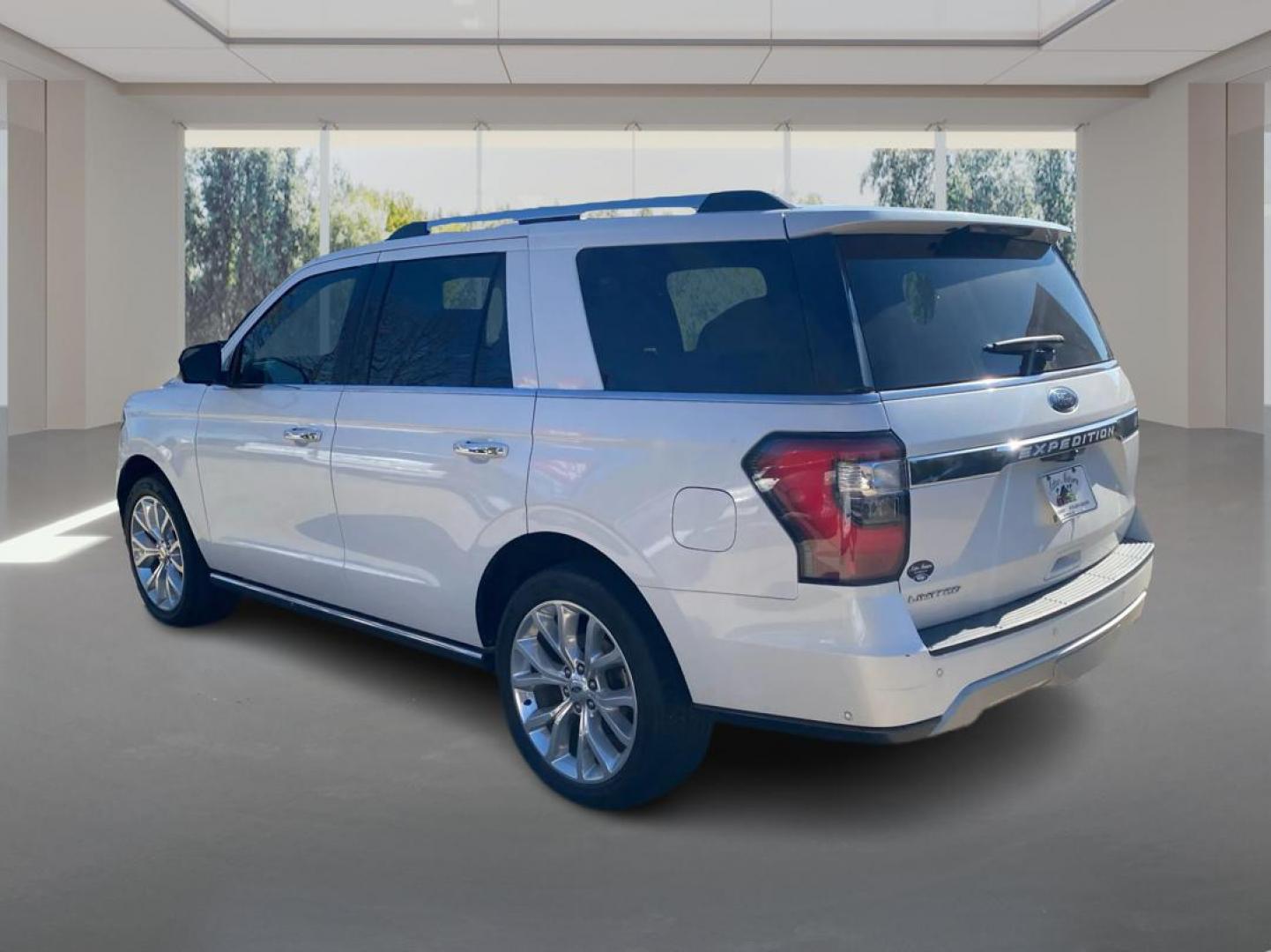 2018 WHITE FORD EXPEDITION LIMITED (1FMJU2AT0JE) with an 3.5L engine, Automatic transmission, located at 908 SE 14th Street, Des Moines, IA, 50317, (515) 281-0330, 41.580303, -93.597046 - Photo#4