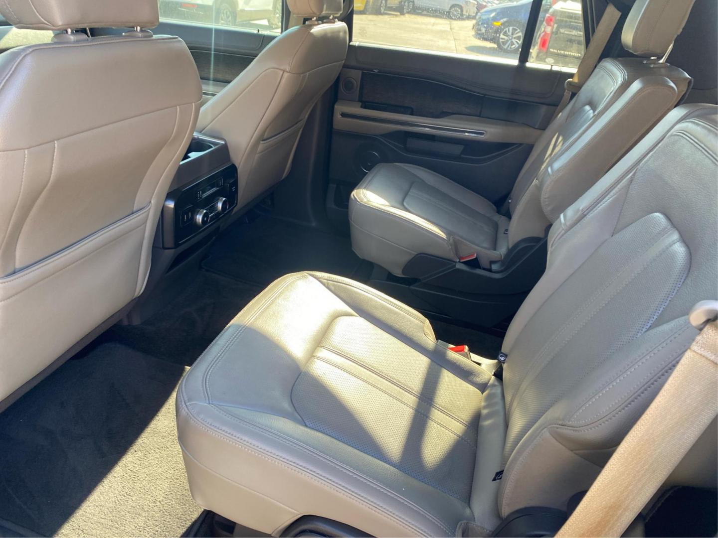 2018 WHITE FORD EXPEDITION LIMITED (1FMJU2AT0JE) with an 3.5L engine, Automatic transmission, located at 908 SE 14th Street, Des Moines, IA, 50317, (515) 281-0330, 41.580303, -93.597046 - Photo#9